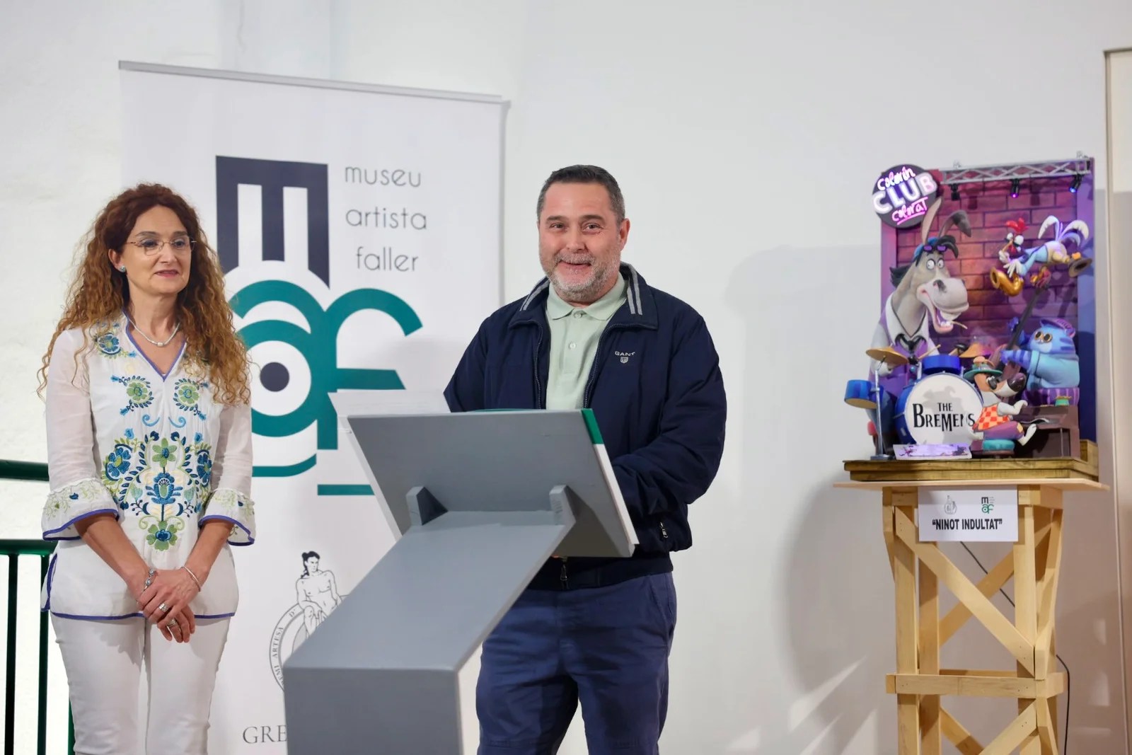 El Ninot Indultat "Colorín Colorat Club" es recibido en el Museo del Artista Fallero de Valencia 3 Entrega Ninot Falla Telefonica al Museu del Gremi Artistes Fallers 10