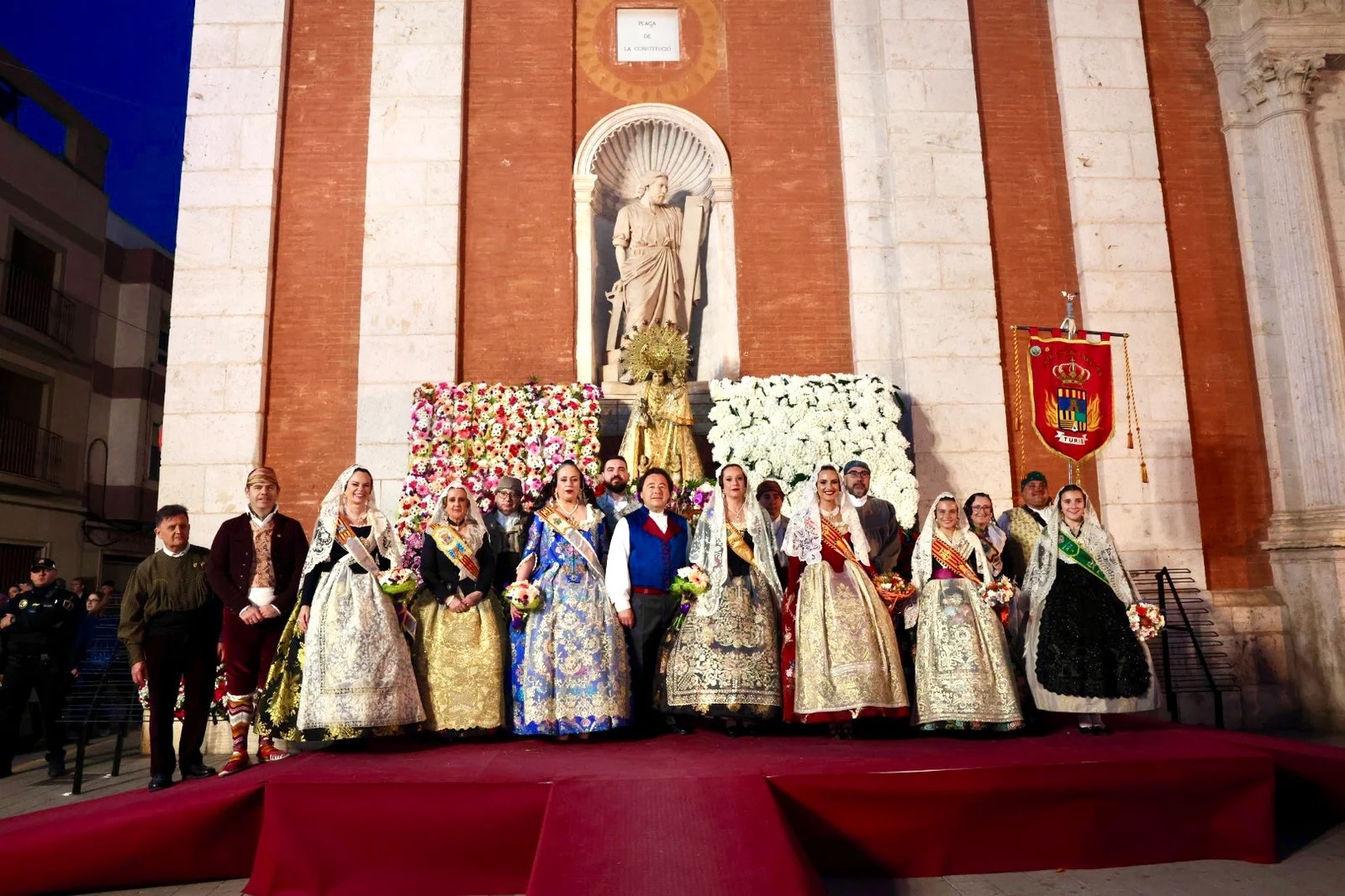 La Ofrenda de las Fallas de Turís con las Falleras Mayores de Valencia