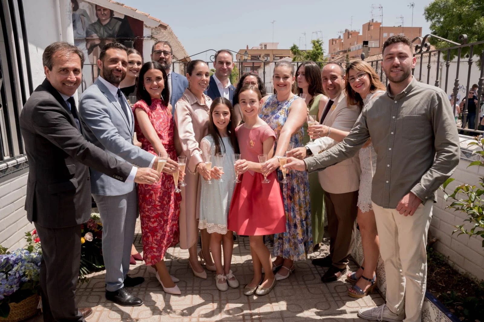 Federación Junta Fallera de Sagunto elige a sus Falleras Mayores 2025 6 Brindis junto al jurado mayor y autoridades