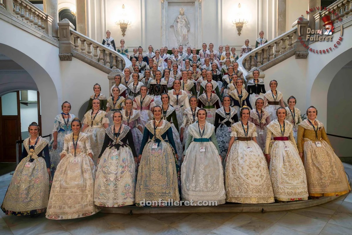 Las Candidatas a Fallera Mayor de Valencia 2025 en las escaleras del Ayuntamiento de Valencia Las Candidatas a Fallera Mayor de Valencia 2025 en las escaleras del Ayuntamiento de Valencia - Foto: Pablo Garcés