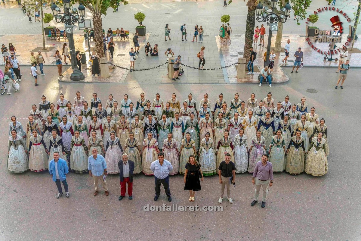 Las Candidatas a Fallera Mayor de Valencia 2025 en la plaza del Ayuntamiento de Valencia junto al jurado Las Candidatas a Fallera Mayor de Valencia 2025 en la plaza del Ayuntamiento de Valencia junto al jurado - Foto: Pablo Garcés