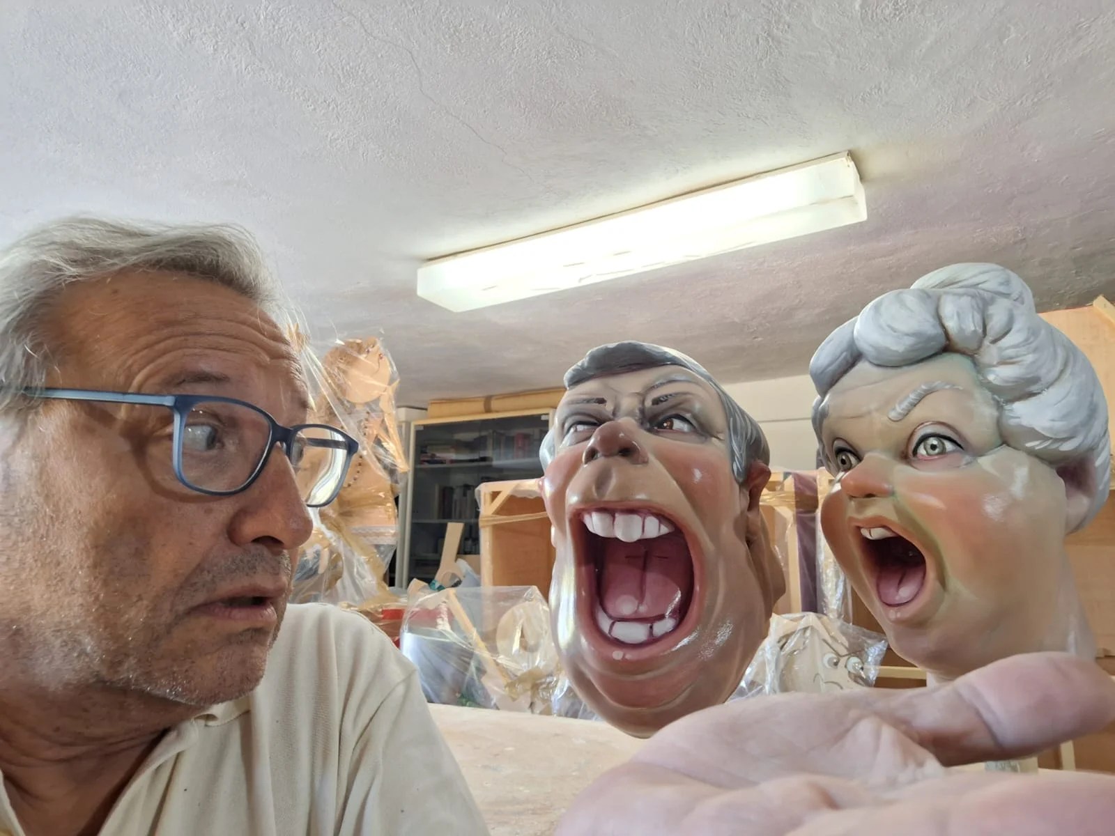 Los Ninots de la Falla Plaza Santa Cruz se rebelan: exigen explicaciones y cambios en las Fallas 2025 1 Los Ninots exigiendo medidas al artista Juanjo Gracía