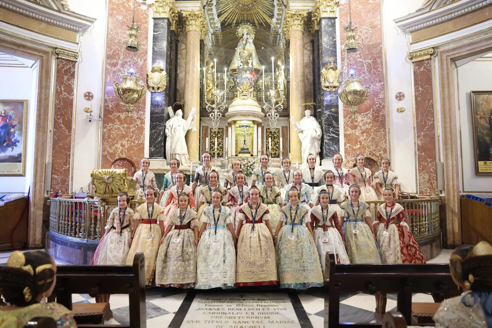 Las candidatas a Fallera Mayor Infantil de Valencia 2025 visitan la Basílica de la Virgen de los Desamparados 8 IMG 8466 scaled