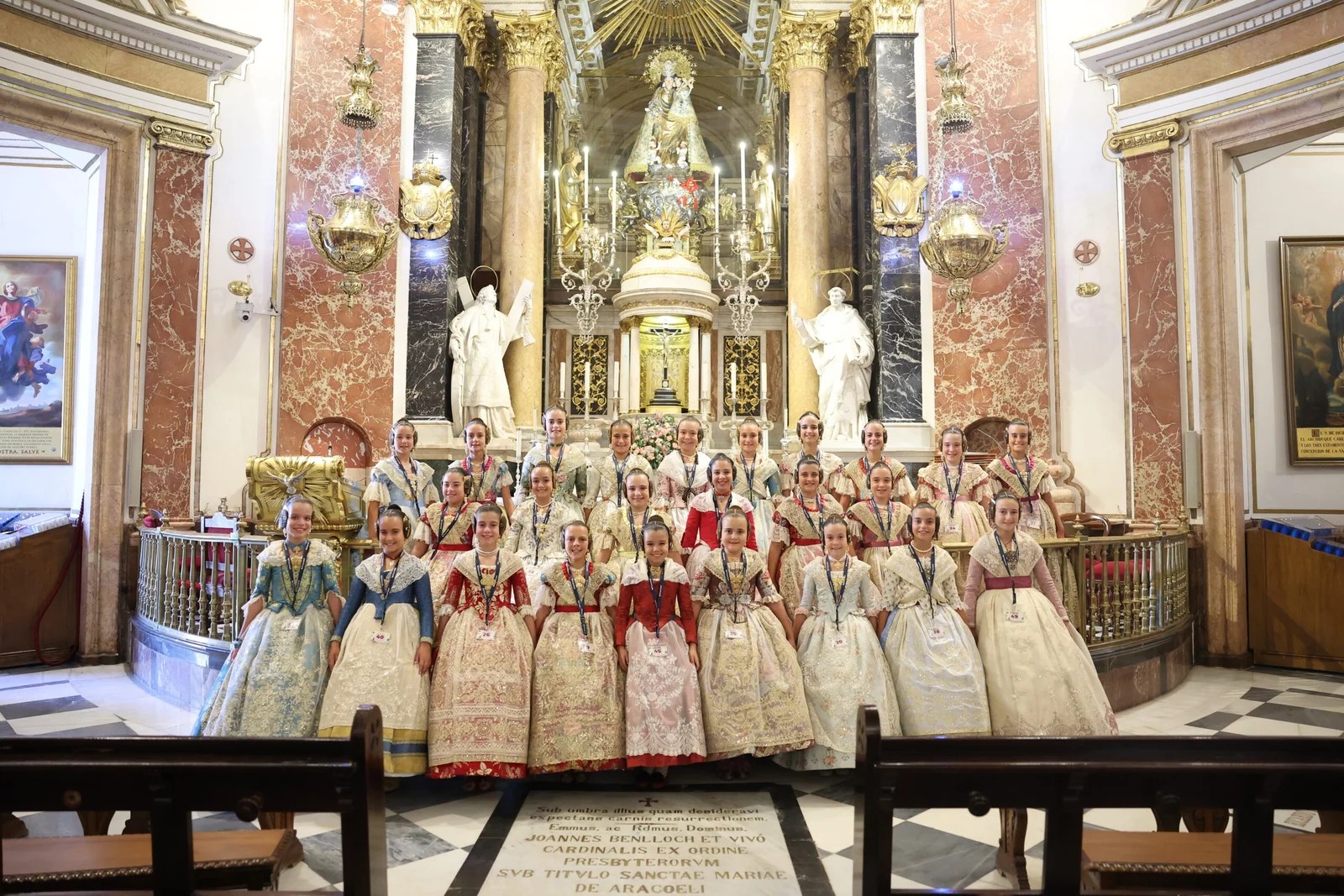 Las candidatas a Fallera Mayor Infantil de Valencia 2025 visitan la Basílica de la Virgen de los Desamparados 7 IMG 8469 scaled