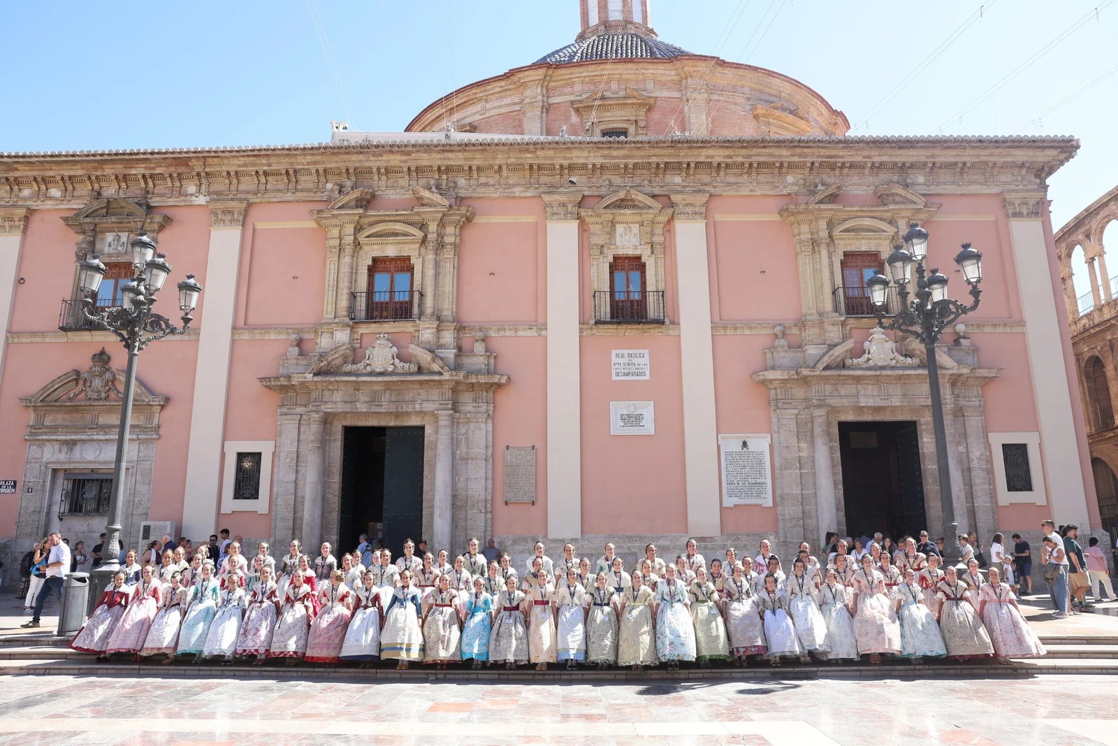 Las candidatas a Fallera Mayor Infantil de Valencia 2025 visitan la Basílica de la Virgen de los Desamparados 4 IMG 8478 scaled