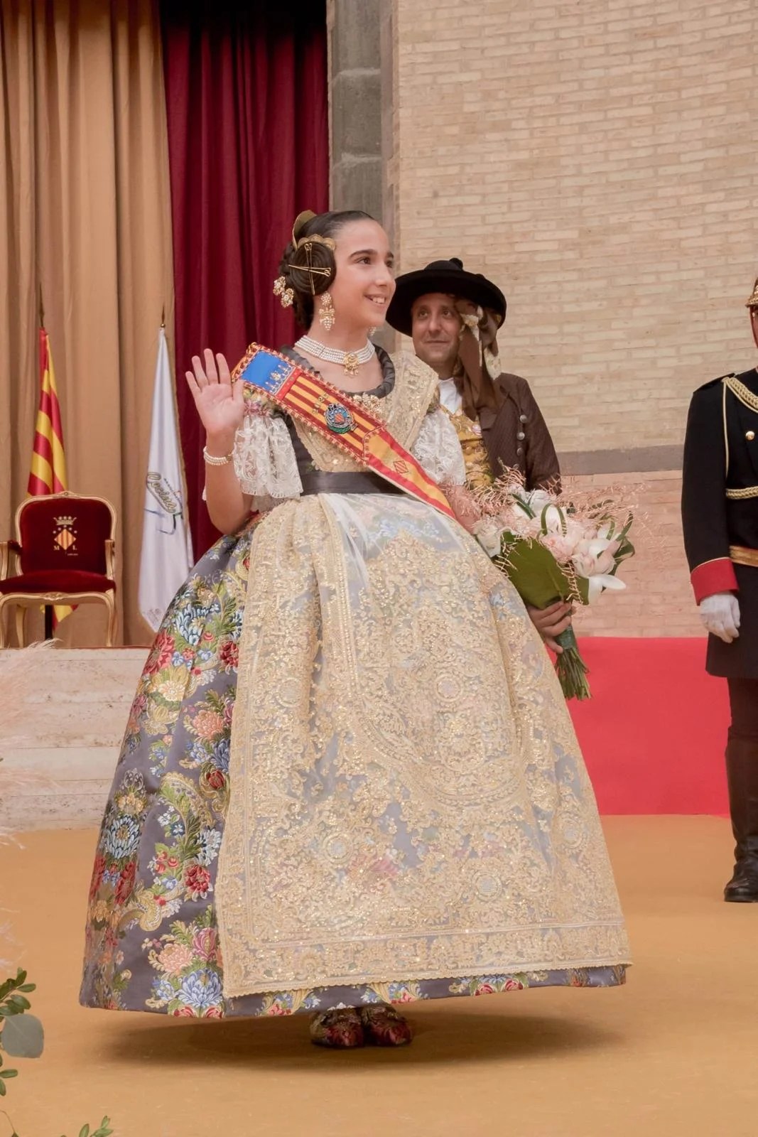 Julia Palanca y Teresa Aparicio exaltadas como Falleras Mayores de la FJFS 2025 4 Julia Palanca, Fallera Mayor Infantil