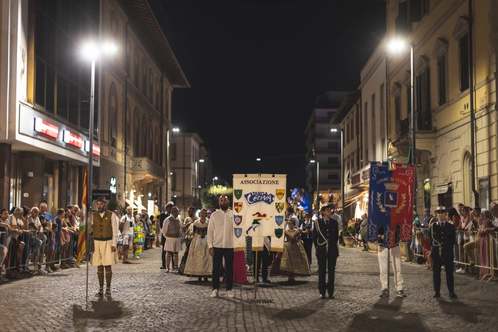 La Delegación de FJFS celebra el 40º Aniversario del Hermanamiento con Cecina durante la Targa 3 Momentos del desfile