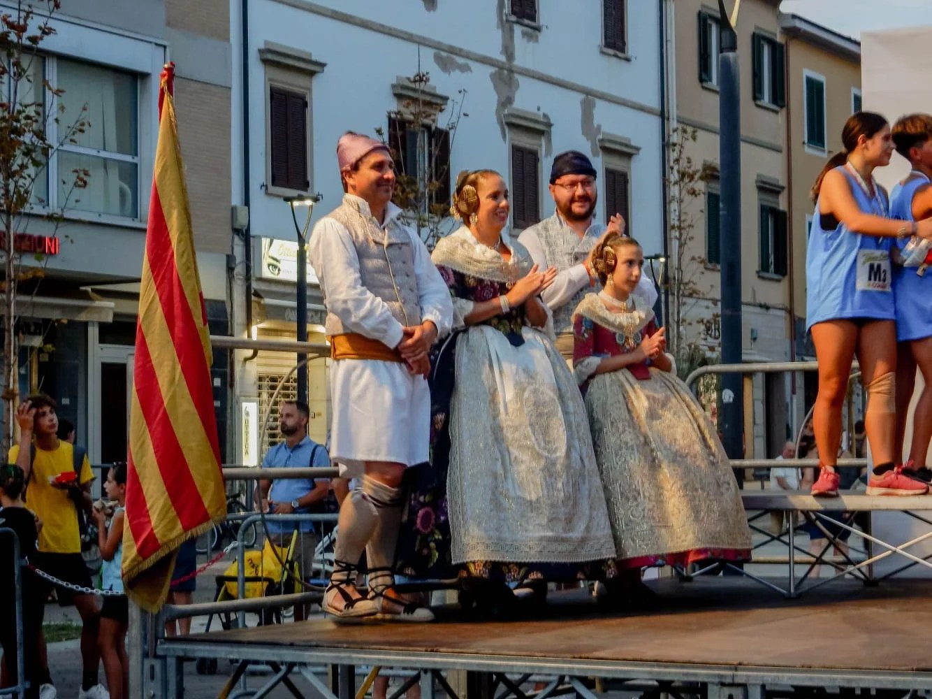 Las Fallas de Sagunto y Cecina fortalecen su hermanamiento con un nuevo proyecto conjunto 3 Momentos durante la entrega de medallas de la Mini Targa