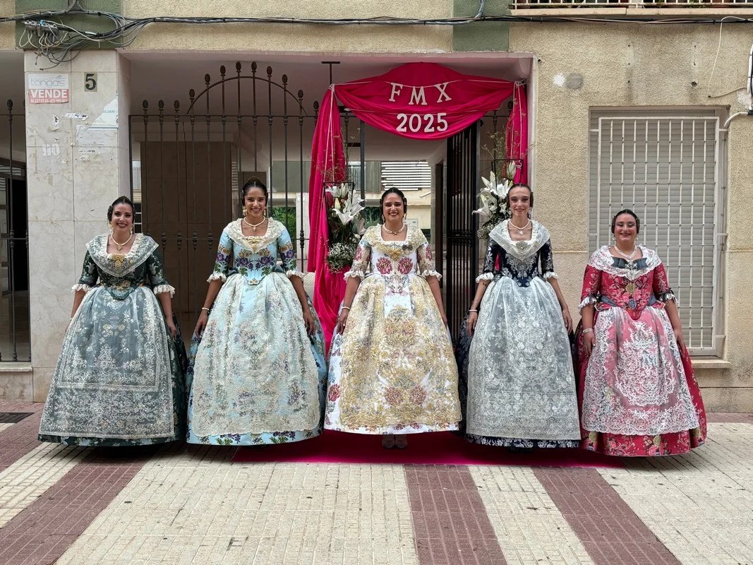 Nombramiento de las Falleras Mayores de Xàtiva 2025 en los Jardines del Palasiet 2 Proclamacion Falleras Mayores de Xativa 2025 1