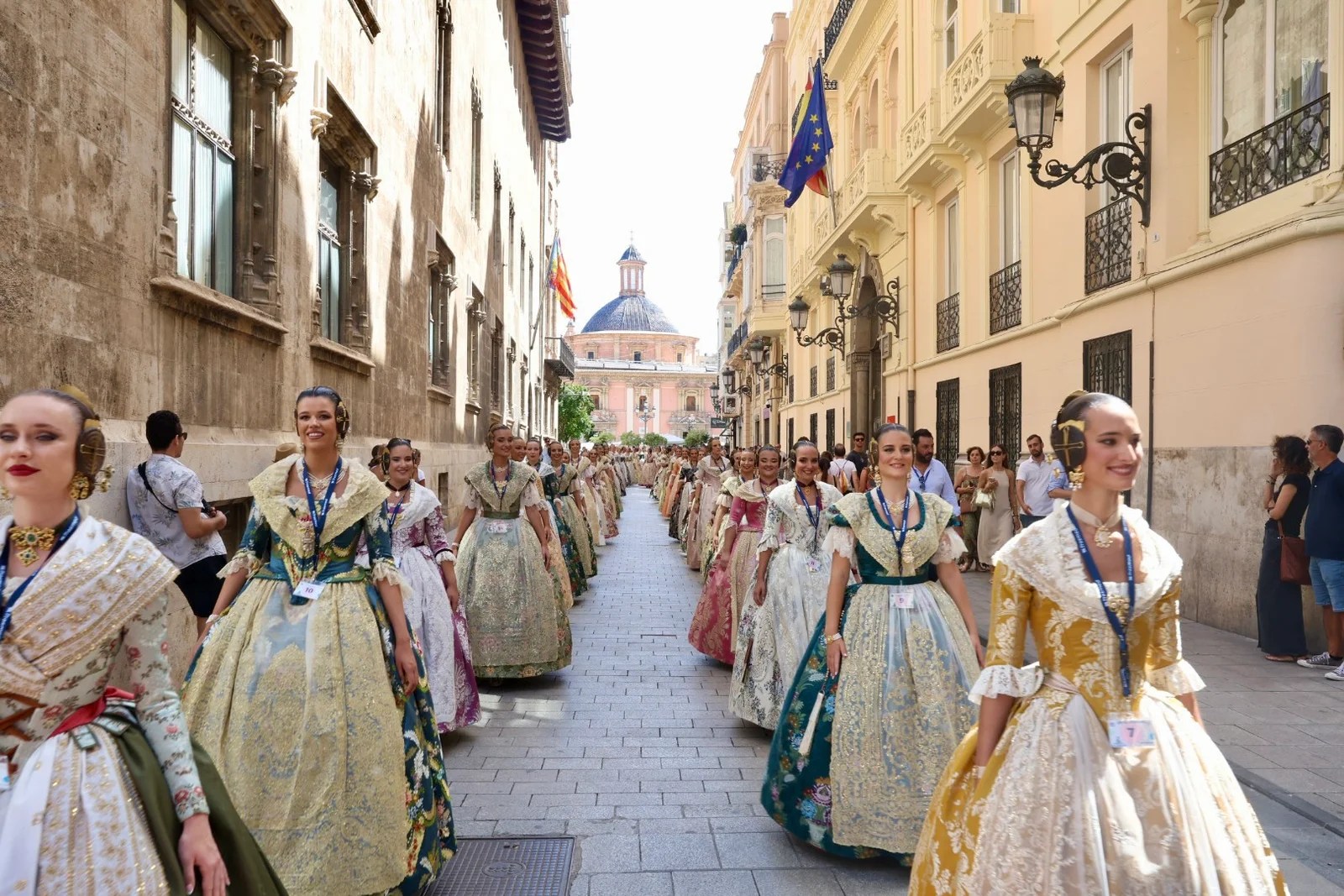 Arranca el proceso para elegir a la Fallera Mayor de Valencia 2025 con una visita cultural al centro histórico