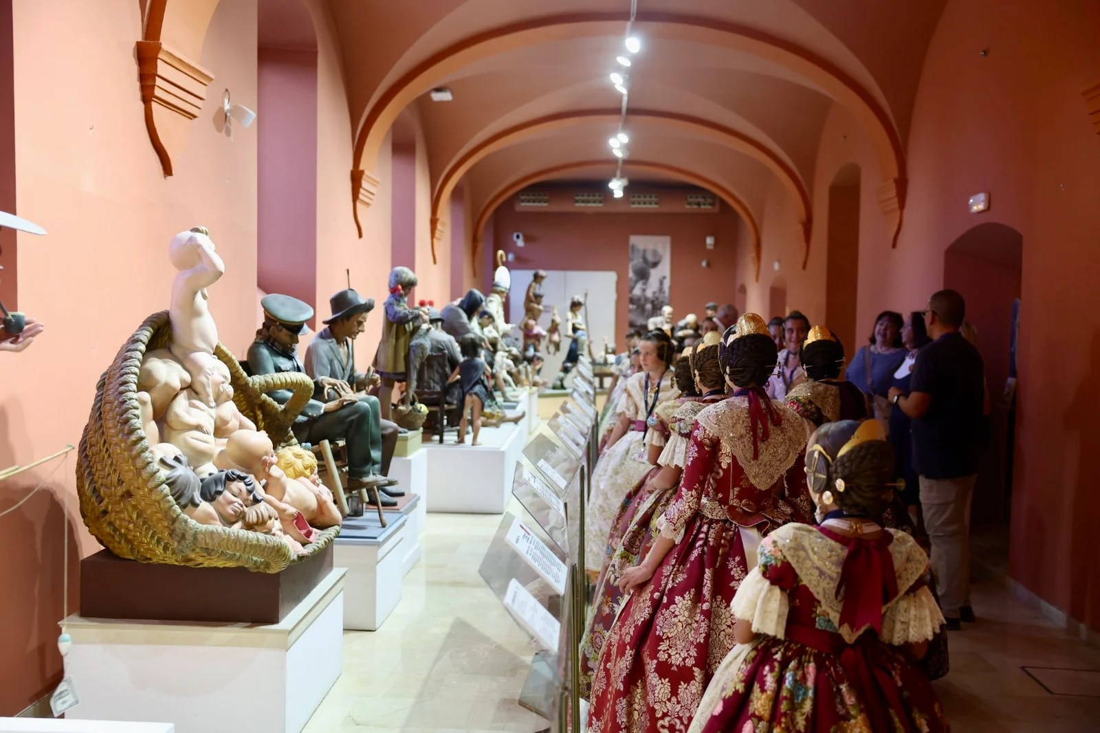 Las Candidatas a Fallera Mayor Infantil de Valencia Visitan el Museo Fallero: Un Viaje a la Historia de las Fallas 1 vISITA MUSEO FALLERO candidatas Fallera Mayor Infantil de Valencia 2025 1