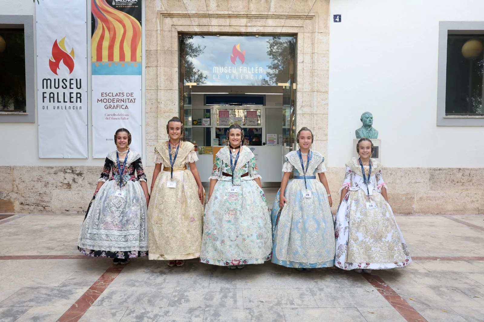 Las Candidatas a Fallera Mayor Infantil de Valencia Visitan el Museo Fallero: Un Viaje a la Historia de las Fallas 15 vISITA MUSEO FALLERO candidatas Fallera Mayor Infantil de Valencia 2025 18