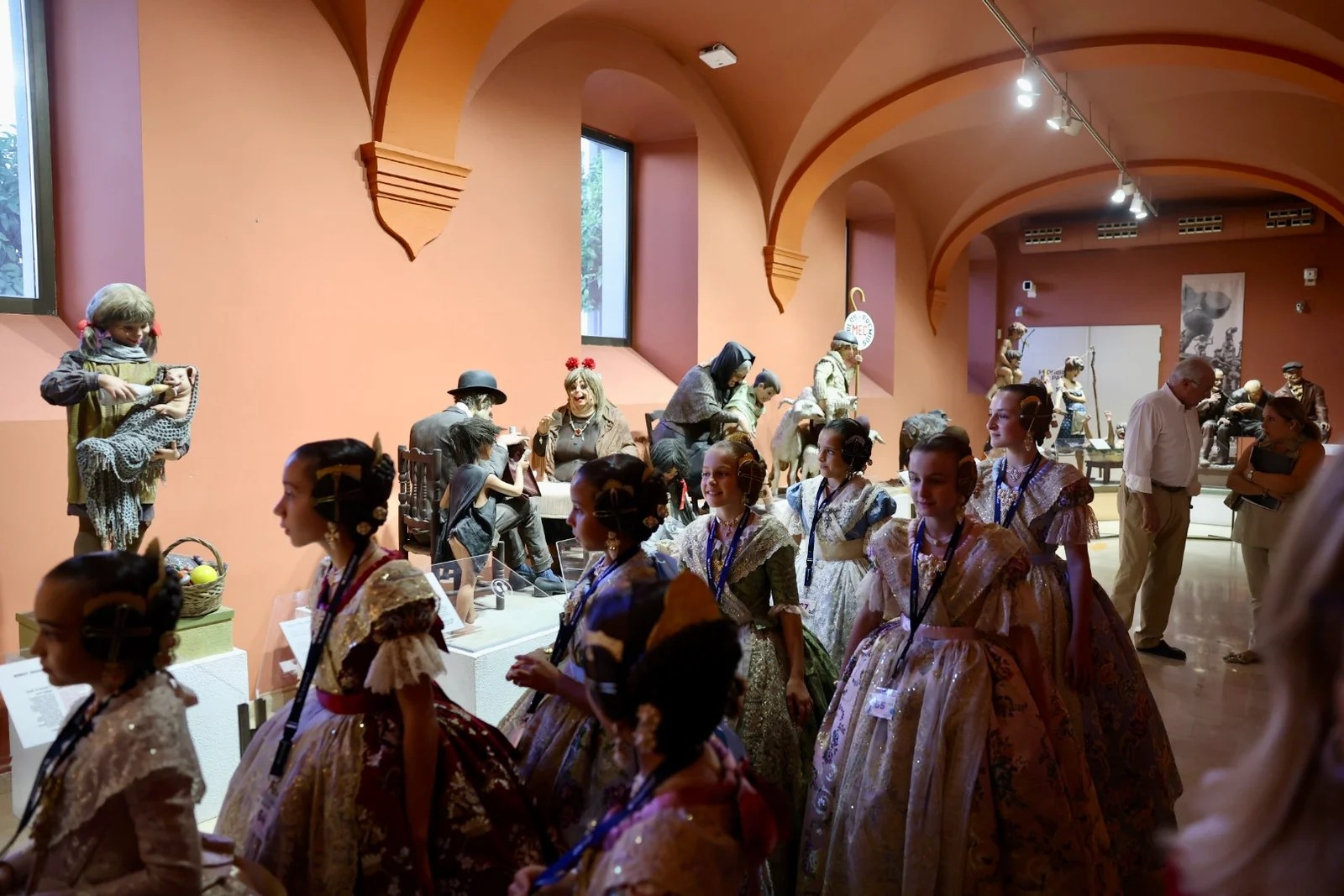 Las Candidatas a Fallera Mayor Infantil de Valencia Visitan el Museo Fallero: Un Viaje a la Historia de las Fallas 3 vISITA MUSEO FALLERO candidatas Fallera Mayor Infantil de Valencia 2025 3