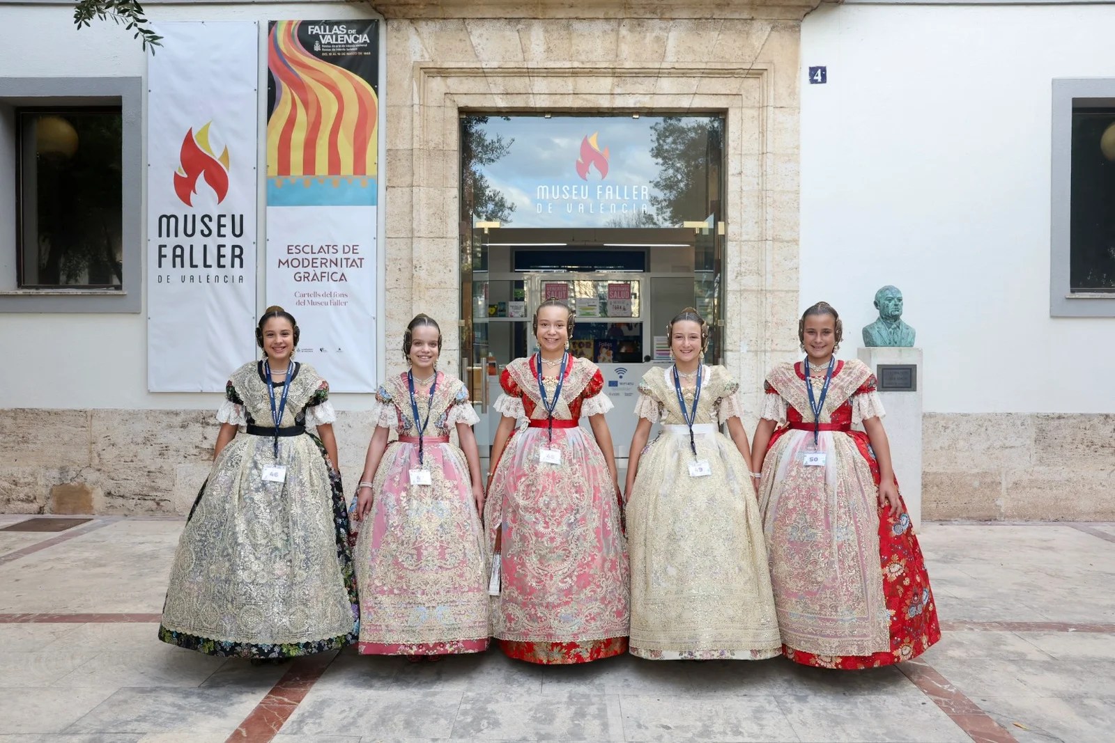 Las Candidatas a Fallera Mayor Infantil de Valencia Visitan el Museo Fallero: Un Viaje a la Historia de las Fallas 11 vISITA MUSEO FALLERO candidatas Fallera Mayor Infantil de Valencia 2025 30