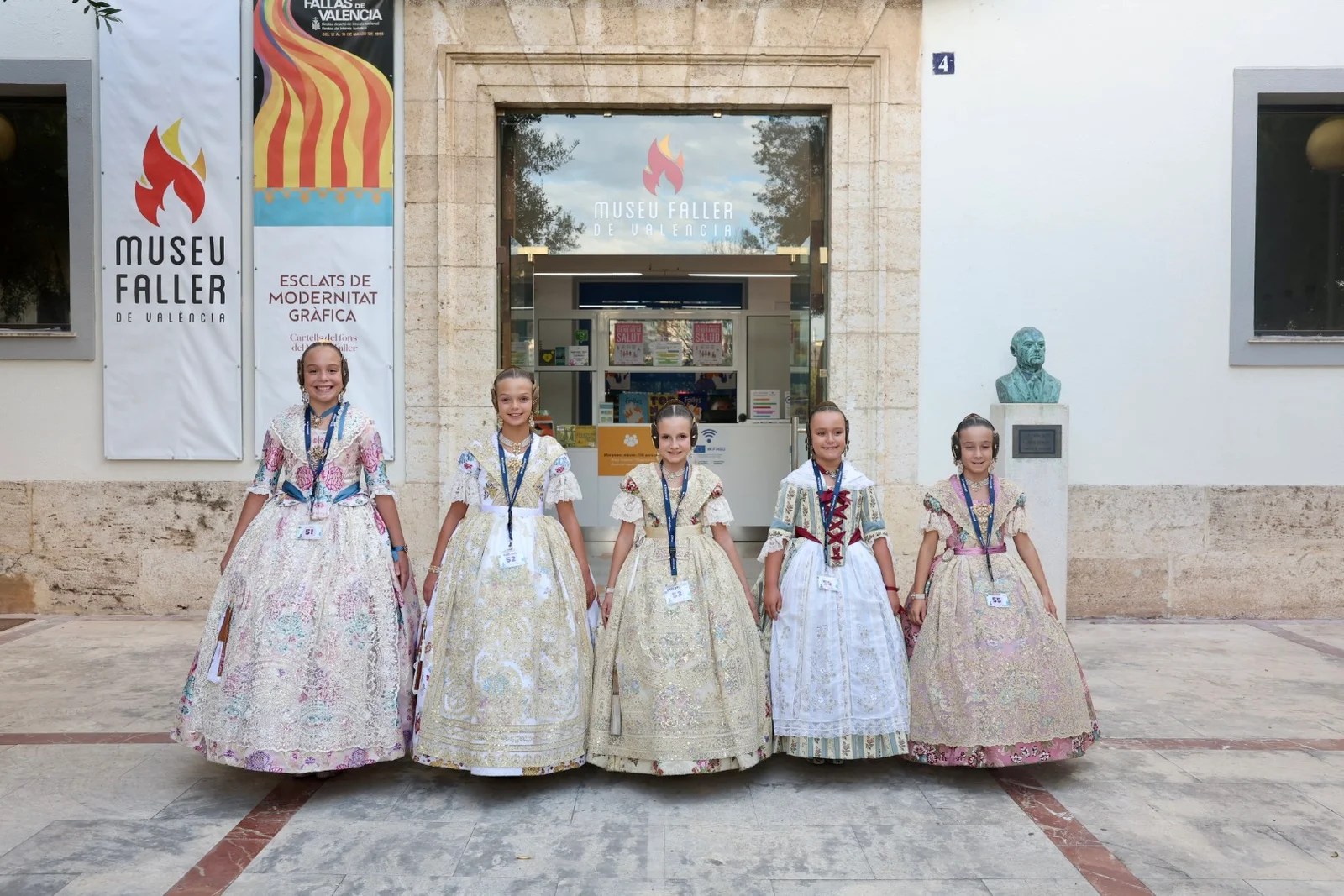 Las Candidatas a Fallera Mayor Infantil de Valencia Visitan el Museo Fallero: Un Viaje a la Historia de las Fallas 10 vISITA MUSEO FALLERO candidatas Fallera Mayor Infantil de Valencia 2025 33