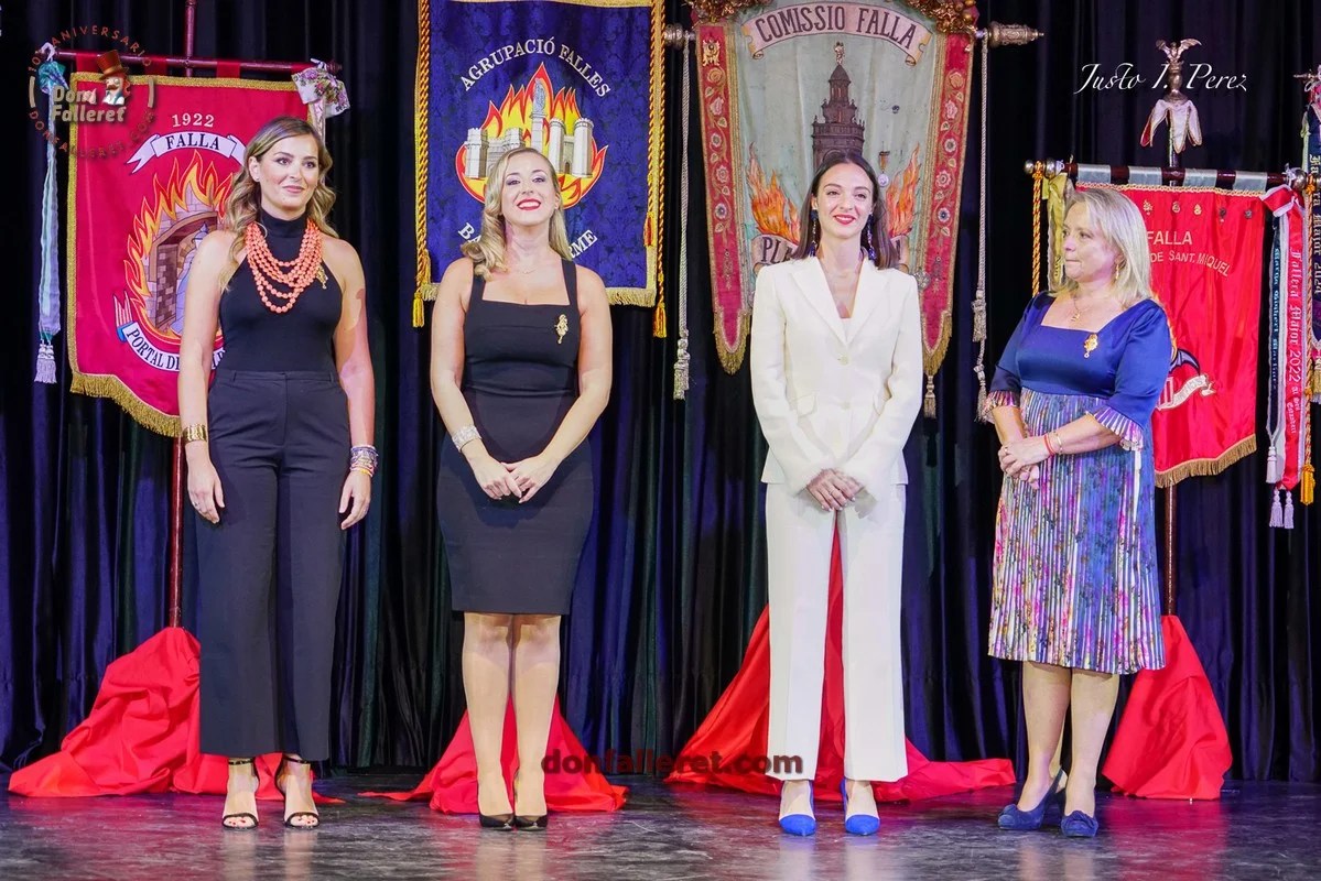 Desde la derecha: Encarna Díaz Fort, Fallera Mayor Infantil de Valencia 1979; Nuria Llopis Borrego, Fallera Mayor Infantil de Valencia 2006; Gloria Martínez Amigó, Fallera Mayor de Valencia 2008 y Pilar Giménez Santamaría, Fallera Mayor de Valencia 2010.