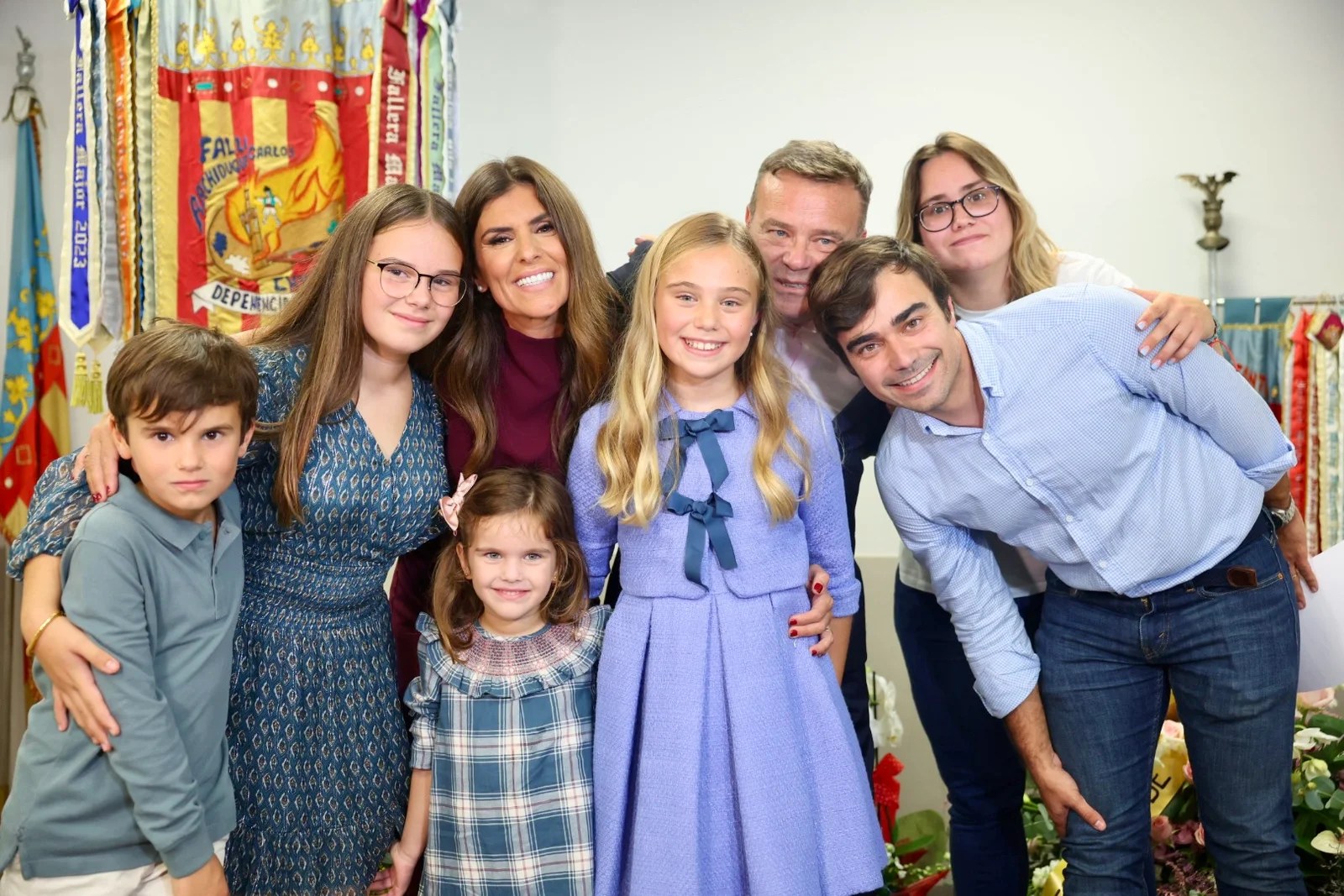 Lucía García Rivera, Fallera Mayor Infantil de Valencia 2025 junto a sus padres y hermanos