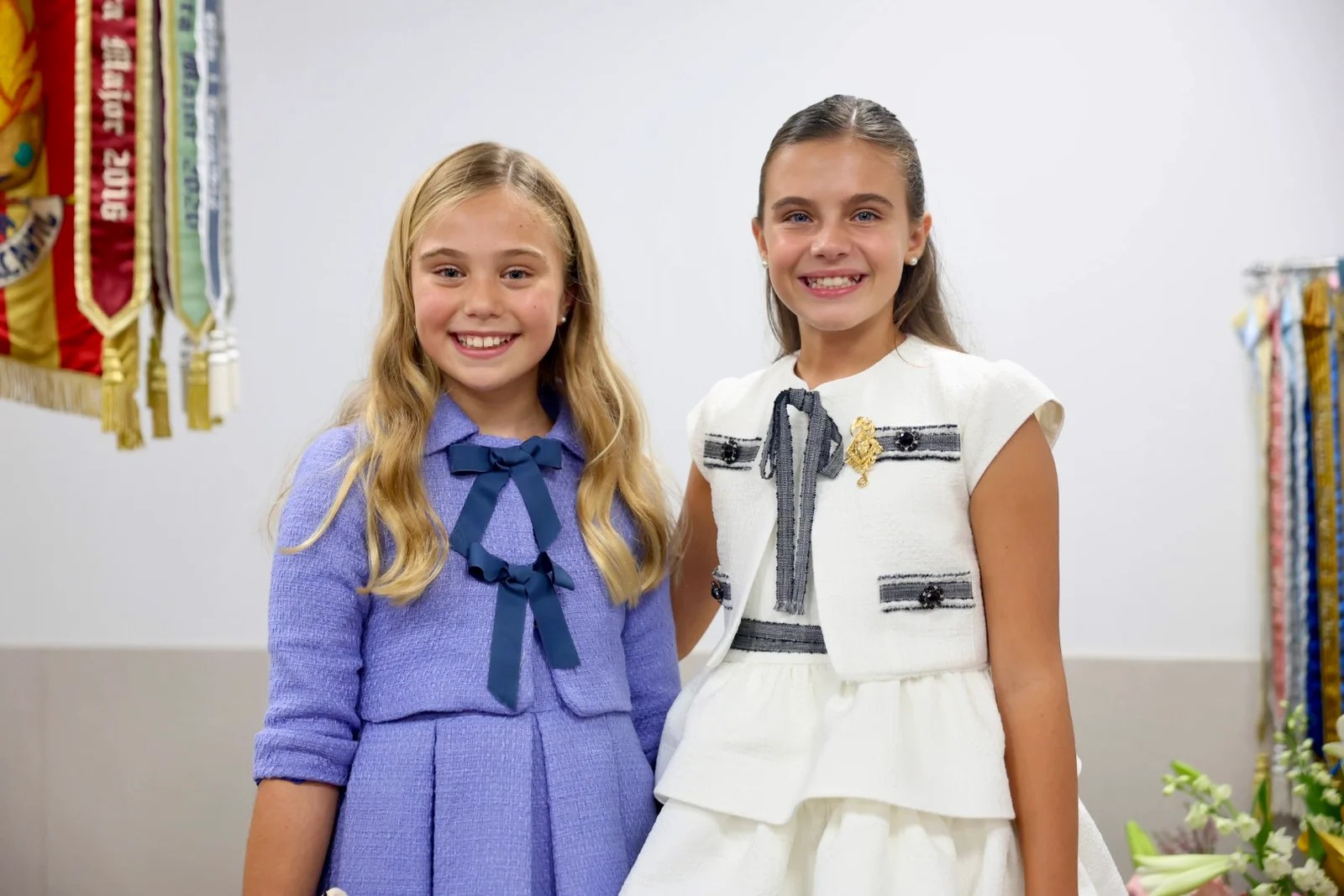Lucía García Rivera, Fallera Mayor Infantil de Valencia 2025 junto a su predecesora Marina García, Fallera Mayor Infantil de Valencia 2024