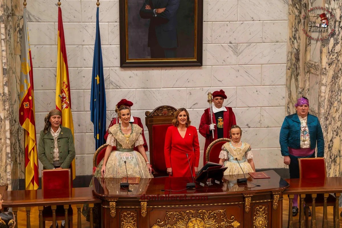 Proclamación de las Falleras Mayores de Valencia 2025: Acto Solemne en el Hemiciclo Municipal 8 Proclamación de las Falleras Mayores de Valencia 2025