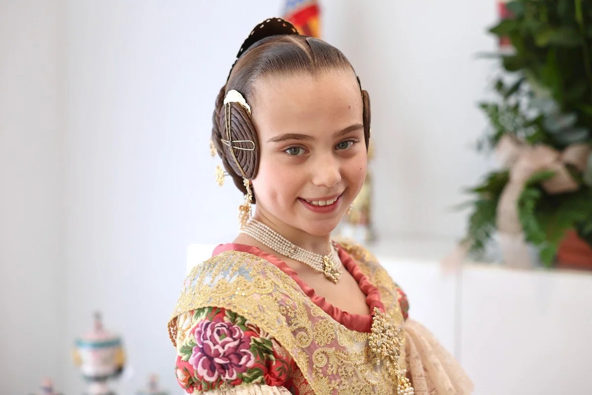 Este es el espolín que vistió Lucía García Rivera en su exaltación como Fallera Mayor Infantil de Valencia 5 Espolin FMIV 2025 10