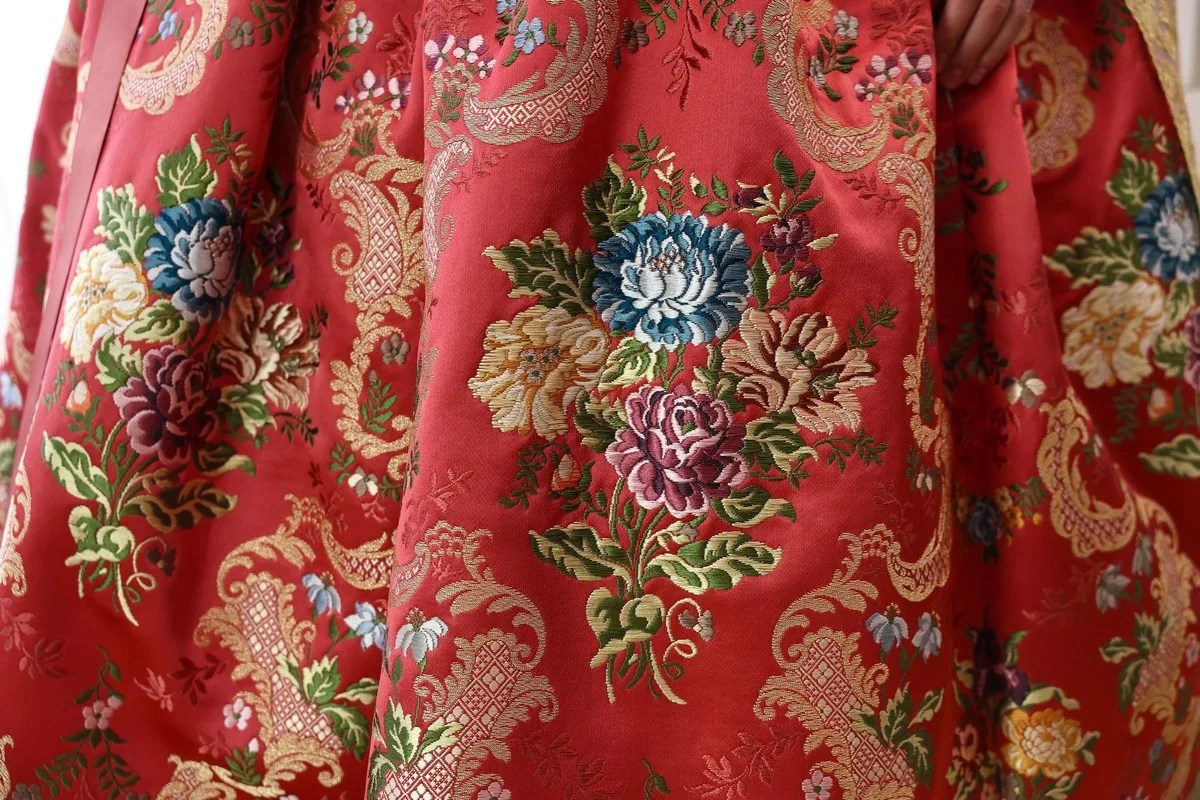 Este es el espolín que vistió Lucía García Rivera en su exaltación como Fallera Mayor Infantil de Valencia Espolin FMIV 2025 13