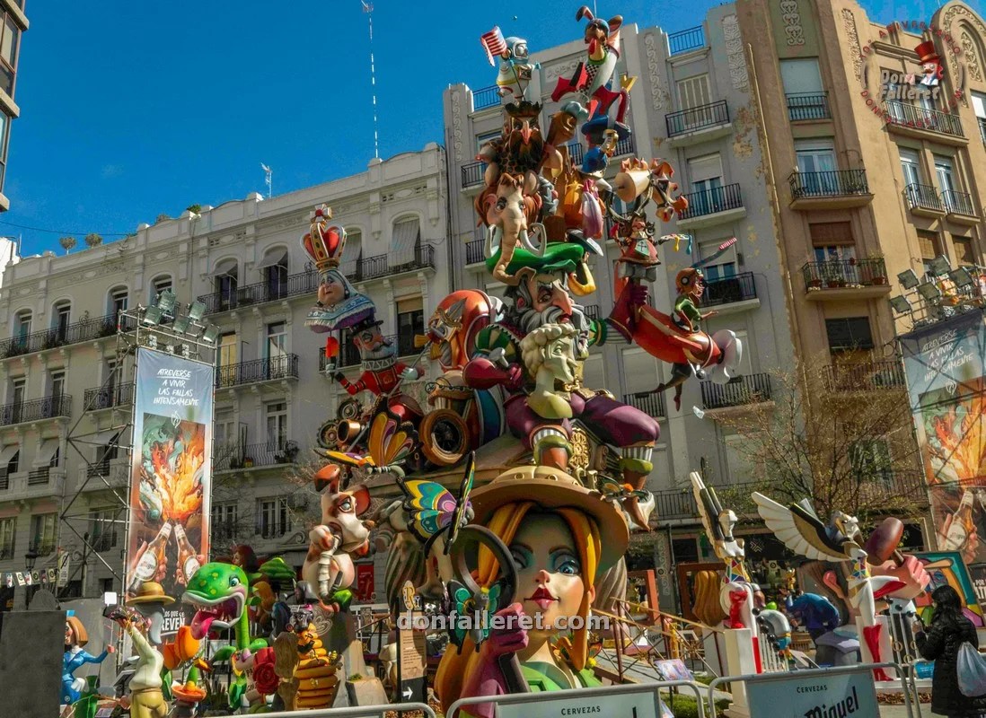 Falla del Regne 2024 obra del artista Sergio Musoles