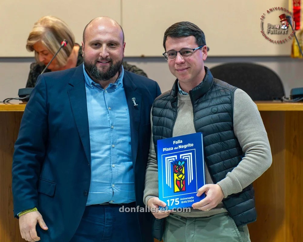 La Falla Plaza del Negrito presenta el libro de su 175 aniversario 7 Presentacion Libro 175 Aniversario Falla Plaza del Negrito 15 11
