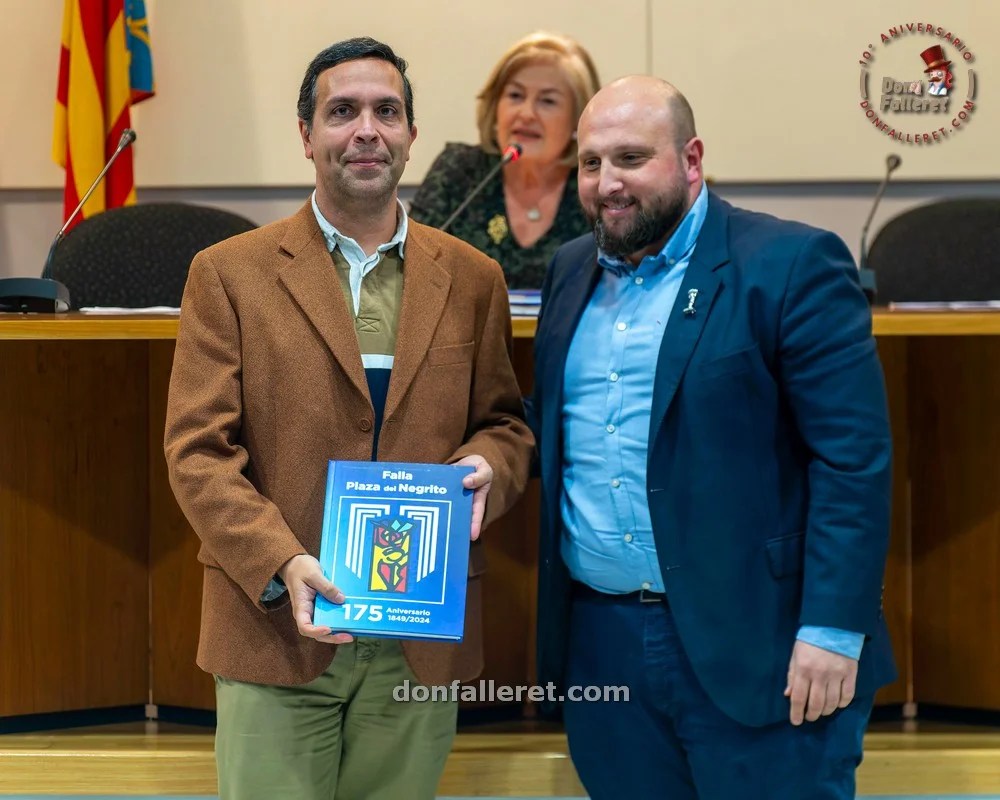 La Falla Plaza del Negrito presenta el libro de su 175 aniversario 3 Presentacion Libro 175 Aniversario Falla Plaza del Negrito 15 7