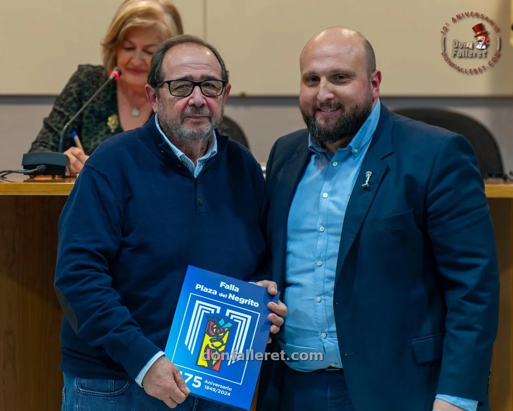 La Falla Plaza del Negrito presenta el libro de su 175 aniversario 5 Presentacion Libro 175 Aniversario Falla Plaza del Negrito 15 9