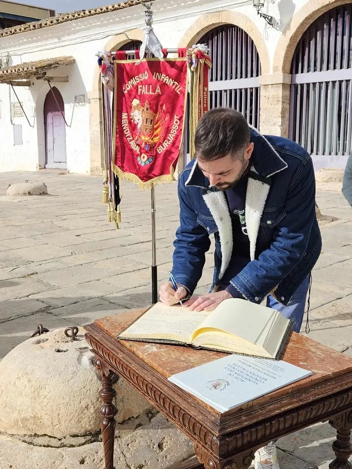 La Falla Mendizábal de Burjassot firma el contrato de la Falla infantil en una visita cultural a Los Silos y la Ermita de San Roque 3 Falla Mendizabal de Burjassot 1