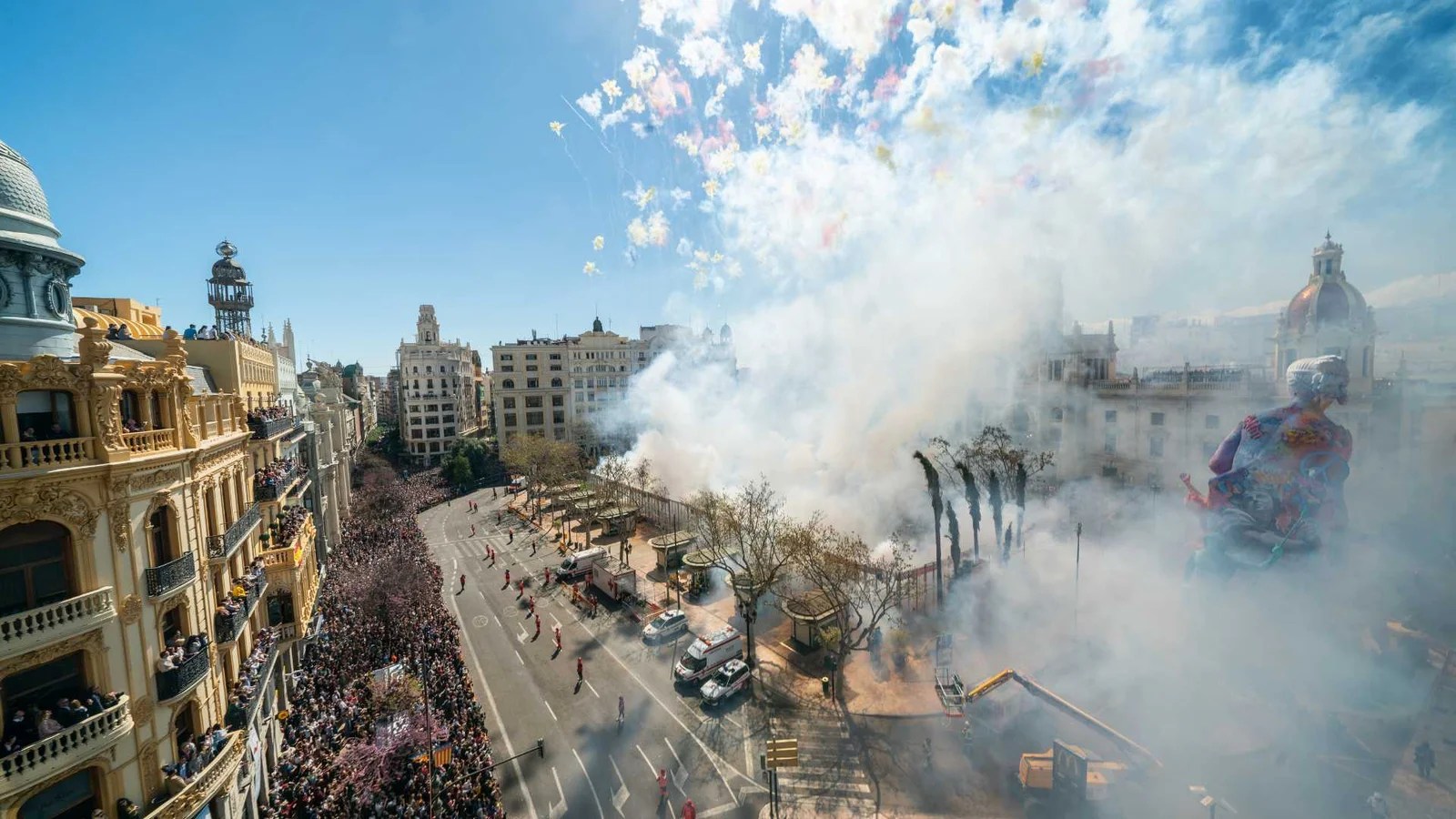 Mascletà en la Plaza del Ayuntamiento de Valencia