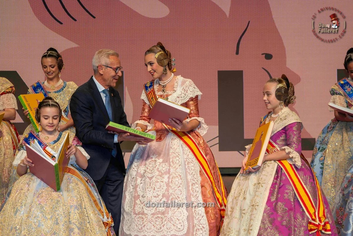 Presentado el Libro Oficial Fallero 2025 14 Presentacion Llibre Faller 2025 33