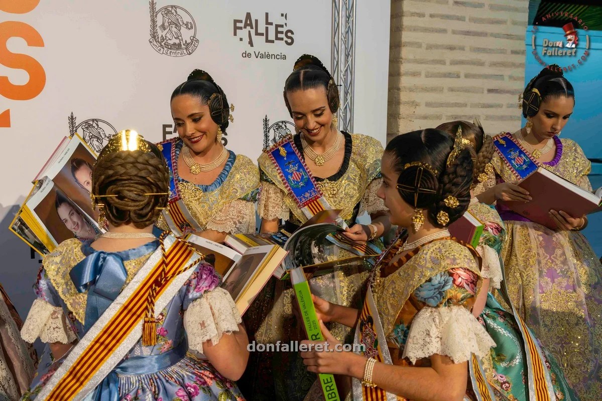 Presentado el Libro Oficial Fallero 2025 17 Presentacion Llibre Faller 2025 43