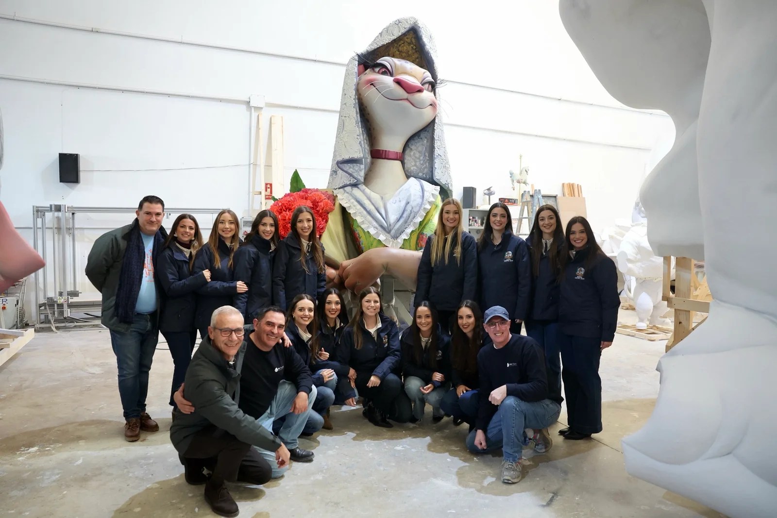 La Fallera Mayor de Valencia visita la Falla Municipal 2025 «Fauna Fallera»