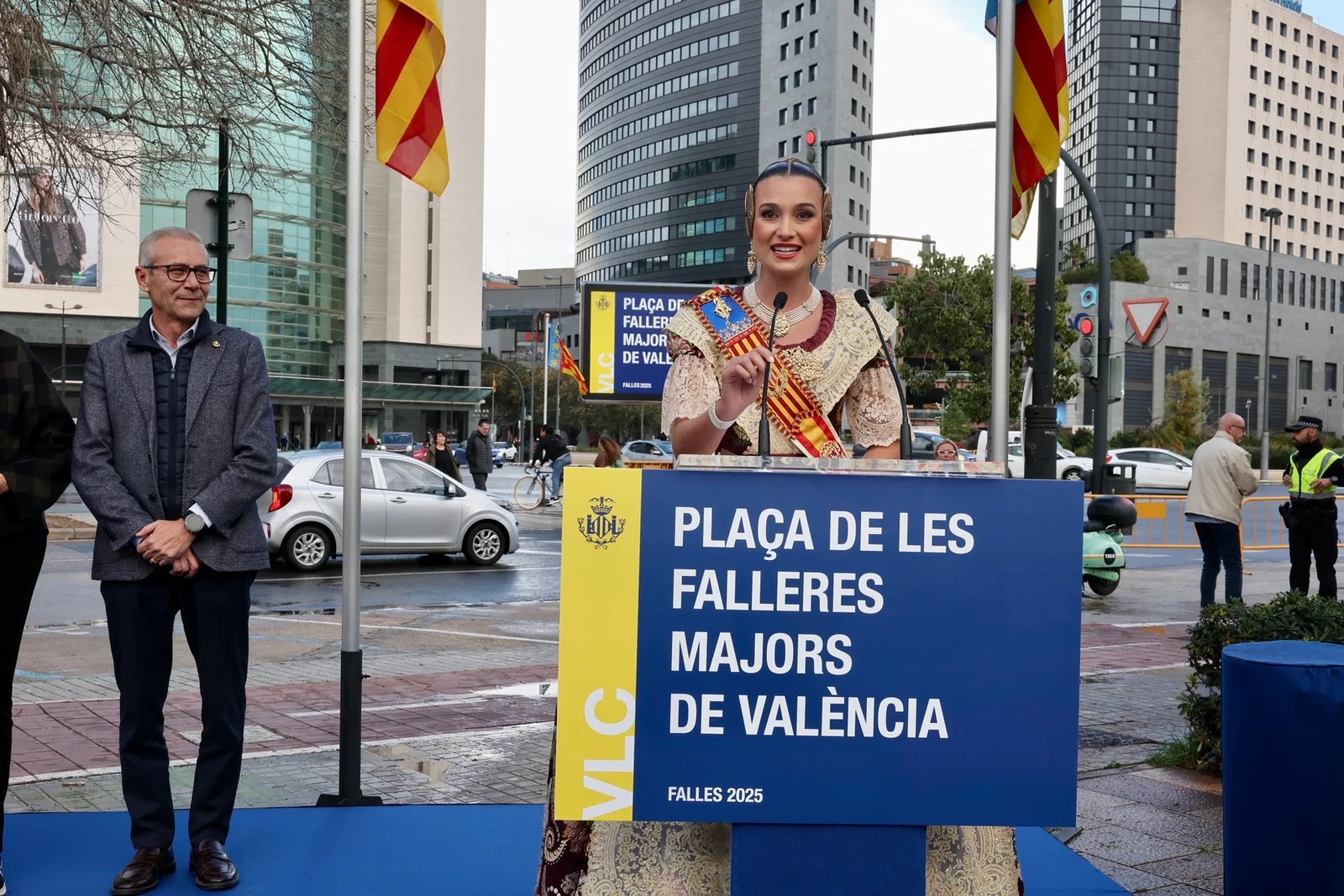 Esta es la Plaza dedicada a las Falleras Mayores de Valencia 2 Plaza FFMM de Valencia 7