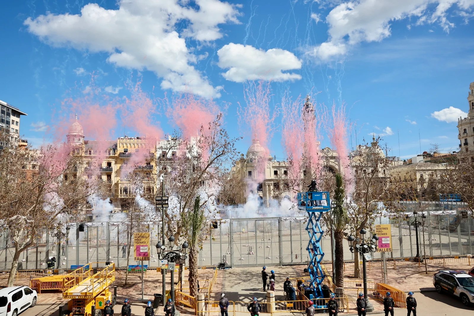 Así se vivió la mascletá de Pirotecnia Tomás del 11 de marzo 2 mascleta 11 de marzo de 2025 36