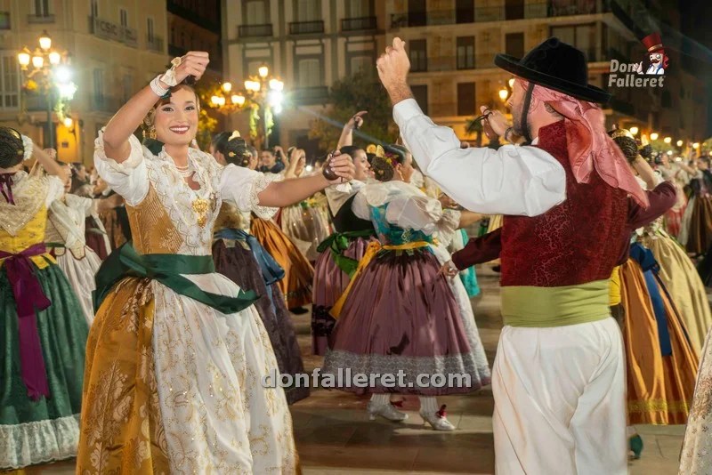 La Dansà a la Virgen convoca a centenares de falleras y falleros 4 Dansa Mayor 2025 19