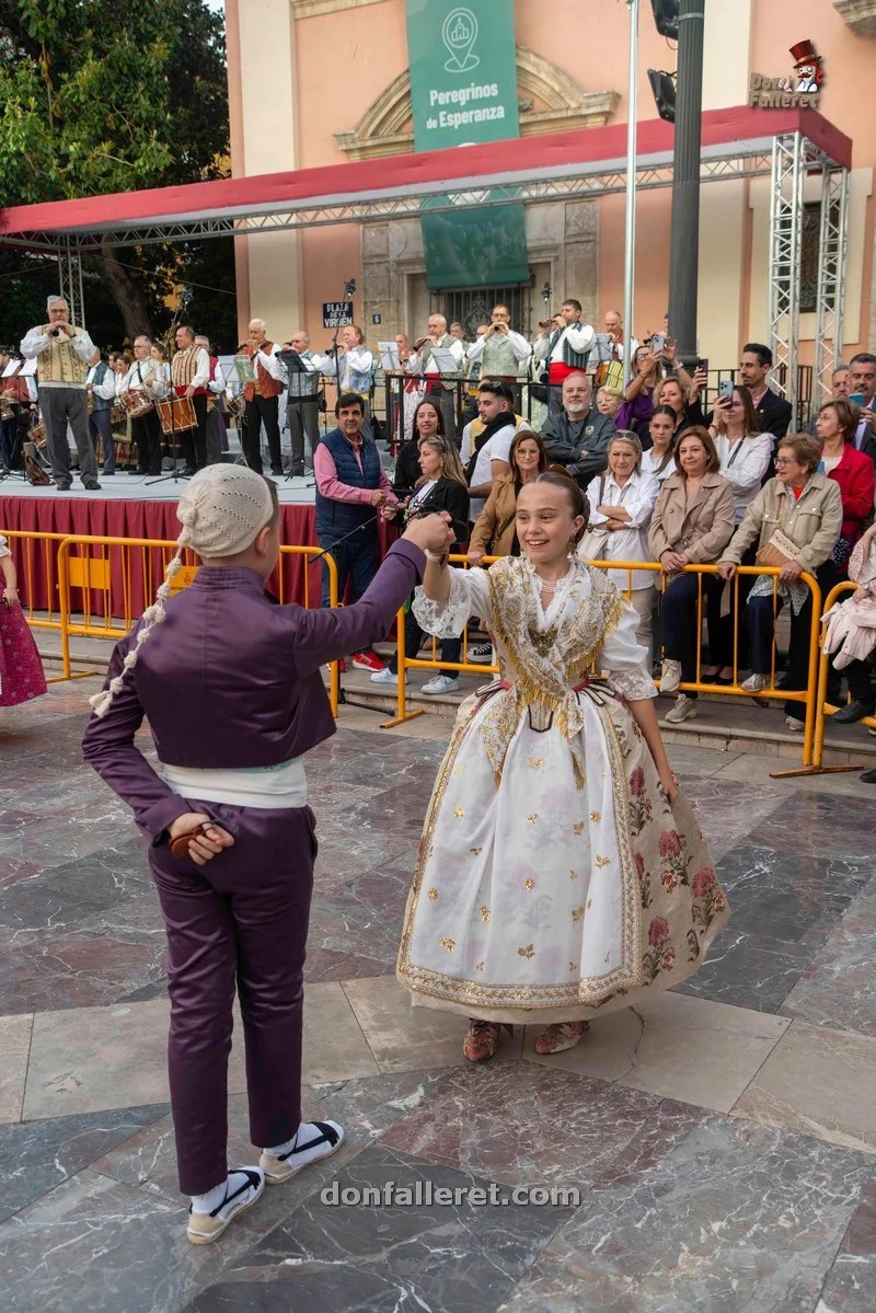 La dansà infantil a la Virgen llena la plaza de cientos de niños 2 Dansa infantil 2025 52
