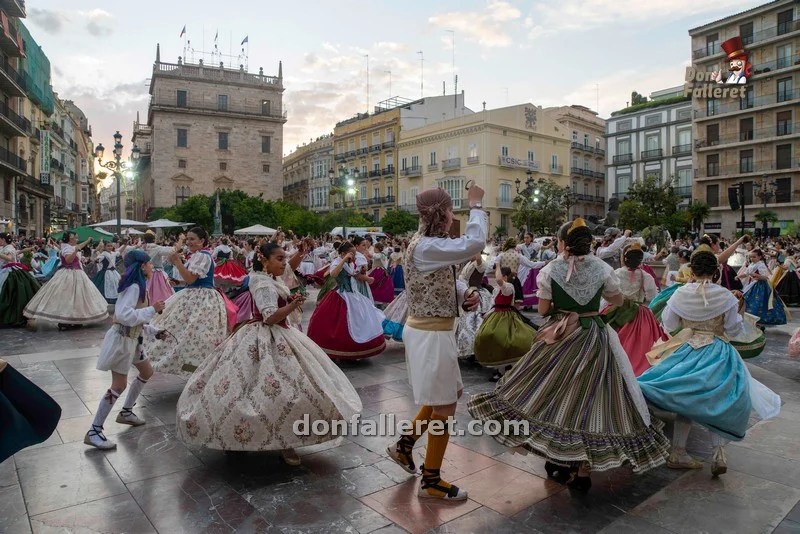 La dansà infantil a la Virgen llena la plaza de cientos de niños 1 Dansa infantil 2025 57