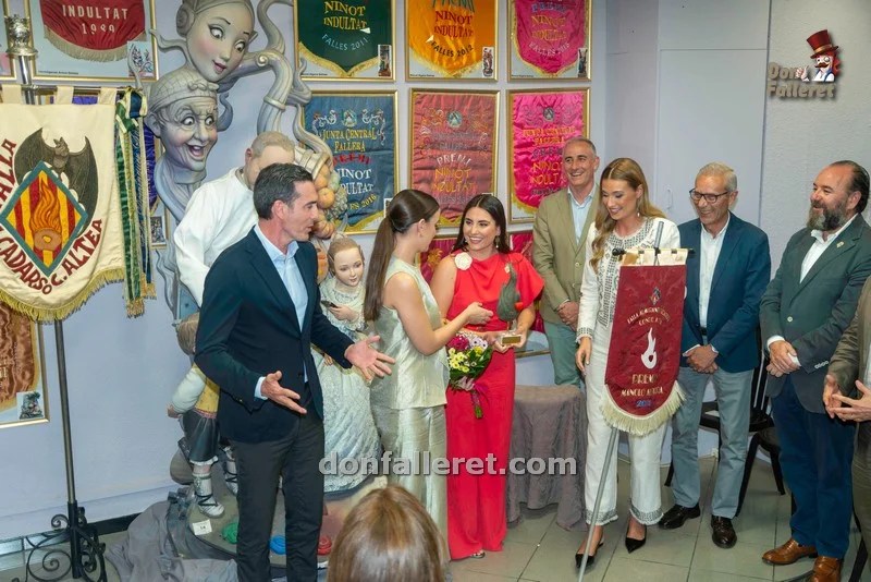 La Falla Almirante Cadarso entrega el premio Manolo Algarra 1 Premio Manuel Algarra 6