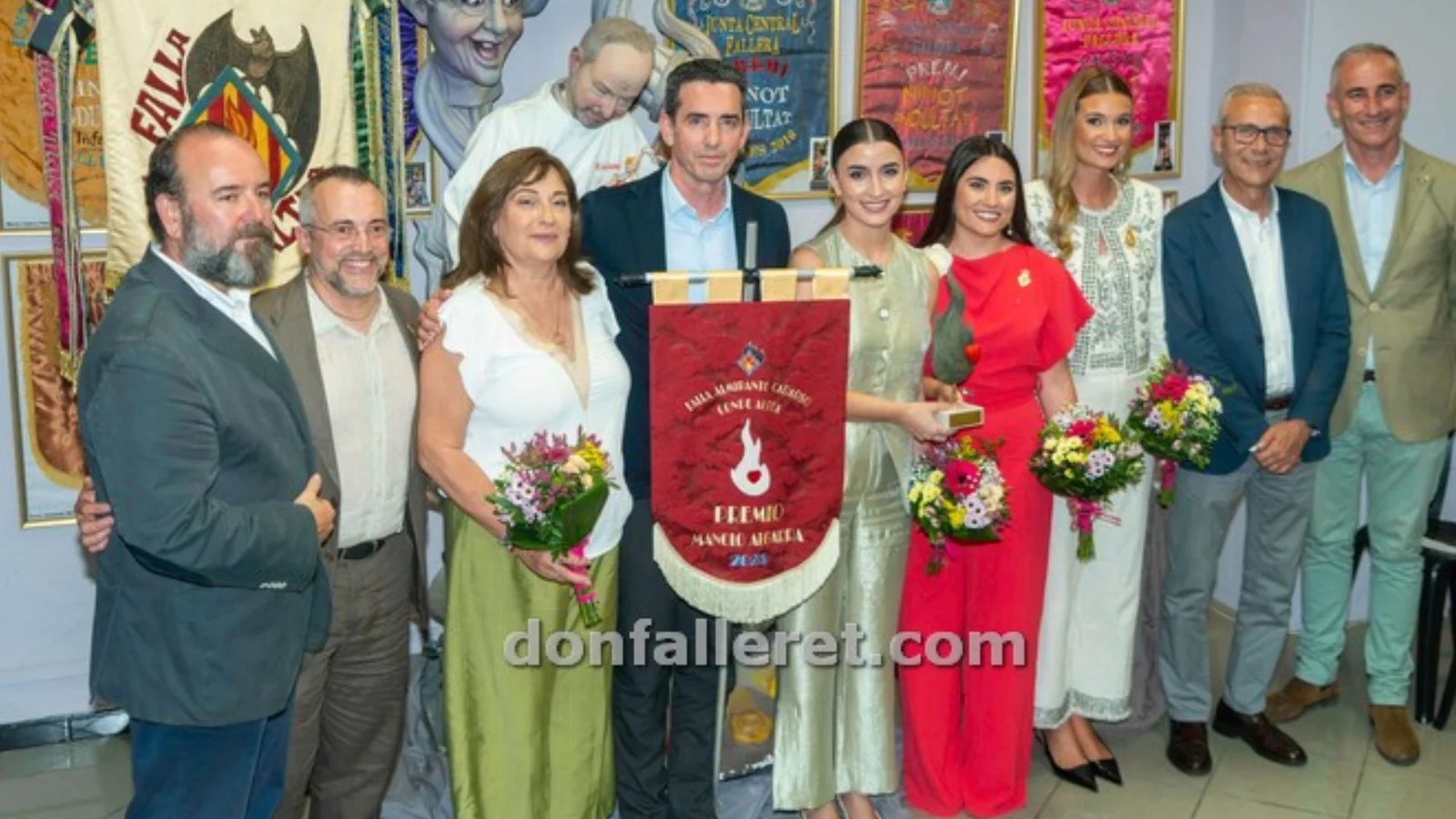 La Falla Almirante Cadarso entrega el premio Manolo Algarra