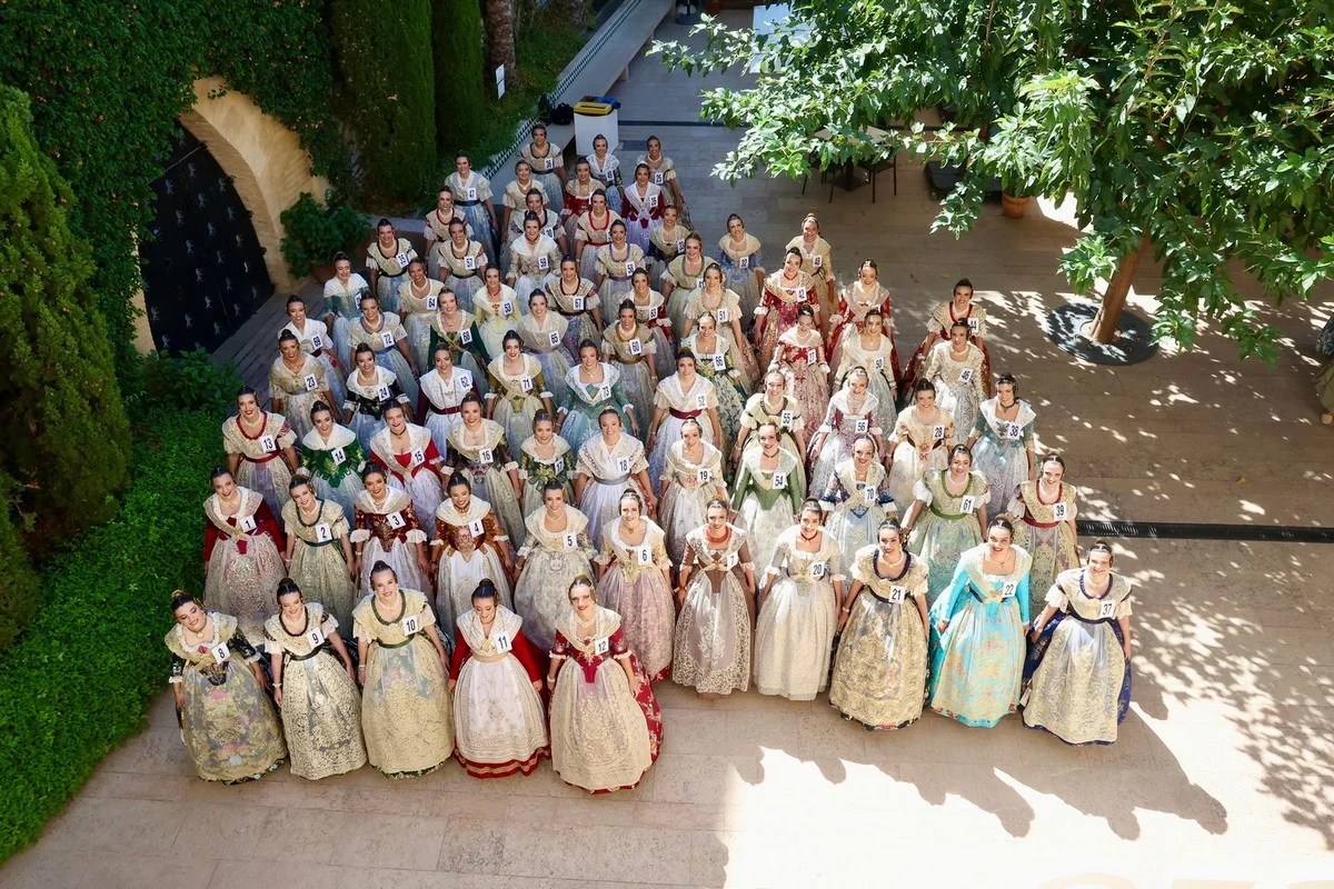 GALERIA: Las Candidatas adultas comienzan las pruebas 1 fallera mayor 2026 visita colegio seda 18