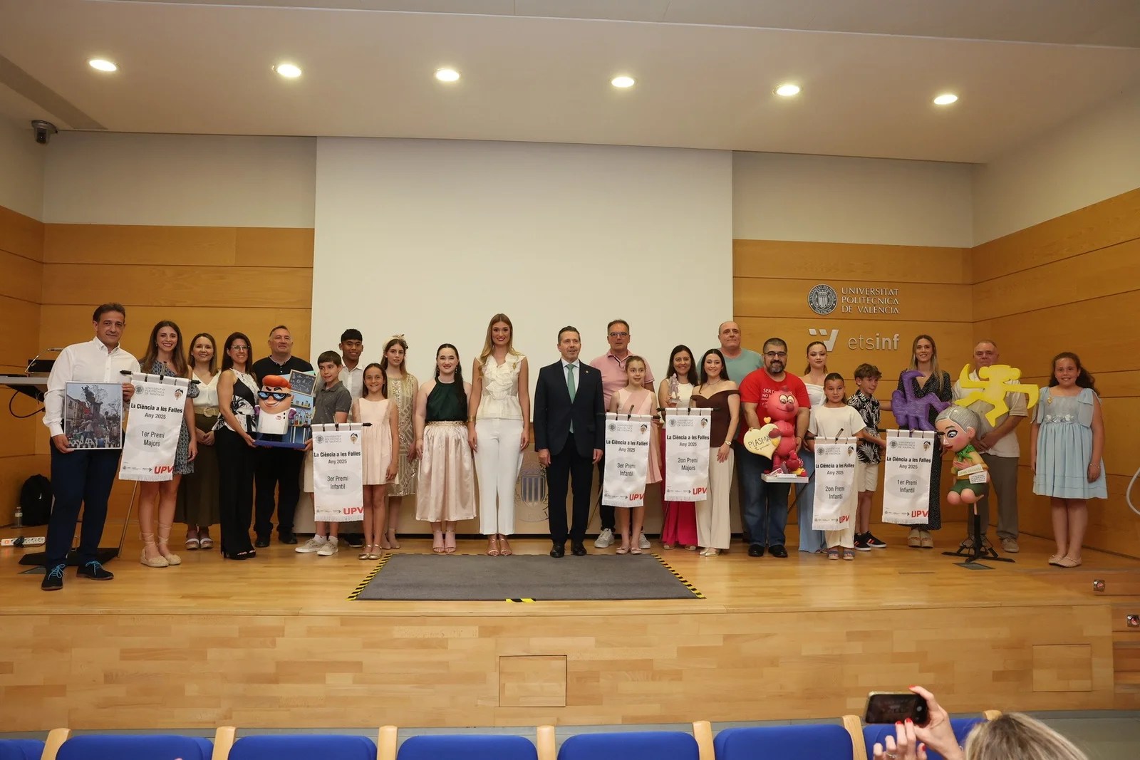 La Ciència a les Falles ejemplo de divulgación científica 5 image00016 76