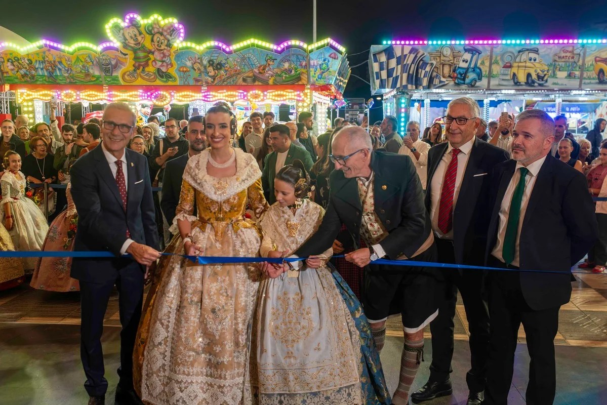 Fallas de Valencia: Así fue "Una Festa per a Tots 2026" 5 Las Falleras Mayores de Valencia cortan la cinta inaugural de Una Festa per a Tots 2026. Foto: Pablo Garcés