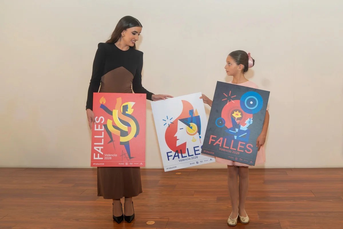3 carteles para las Fallas de Valencia 2026 Las Falleras Mayores de Valencia muestran los 3 carteles de las Fallas 2026