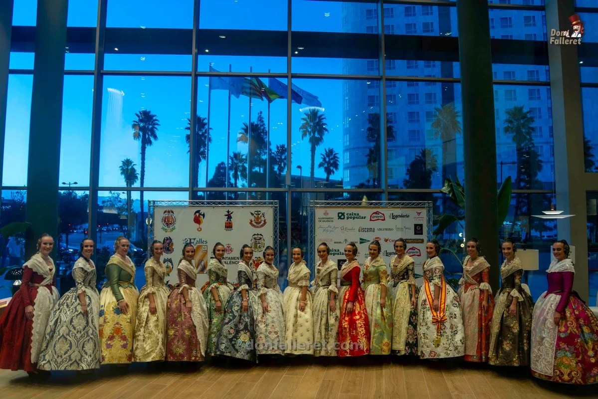 Lo mejor del acto de presentación de las Fallas 2026 de Primera A 2 Falleras Mayores de la comisiones de la Fed. Fallas 1ª A