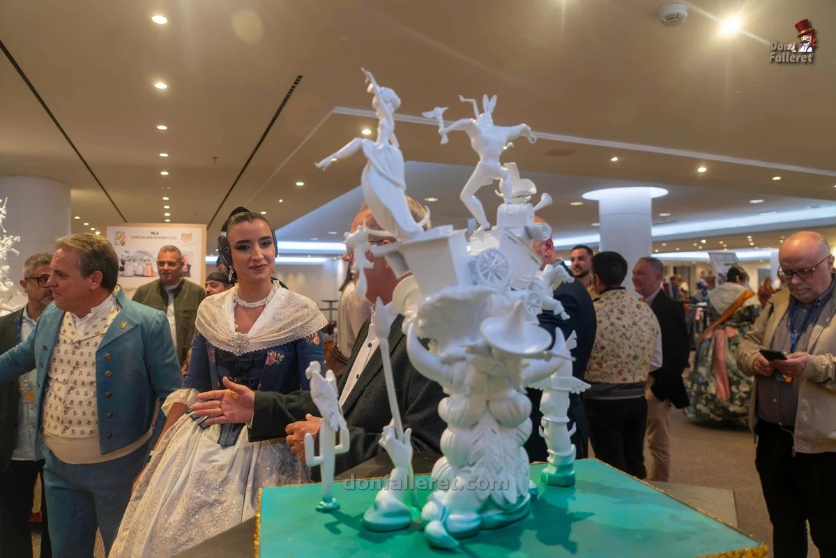 Lo mejor del acto de presentación de las Fallas 2026 de Primera A 25 La Fallera Mayor de Valencia visitando la epxosición de maquetas
