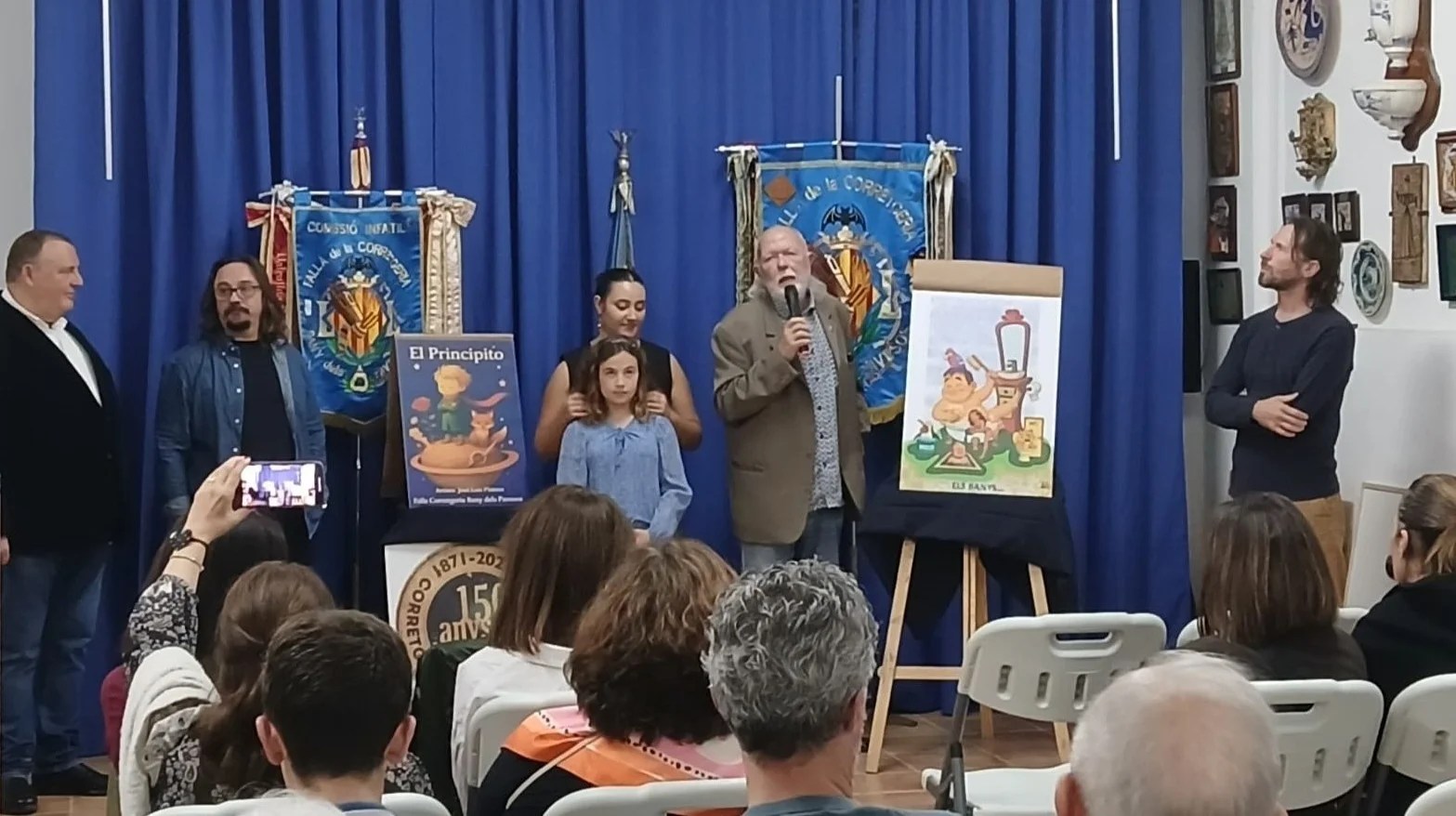 Así serán las Fallas 2026 de Corretgeria Bany dels Pavesos 6 Cierre de la presentación corrió a cargo del poeta de la falla grande, Ferràn Gil