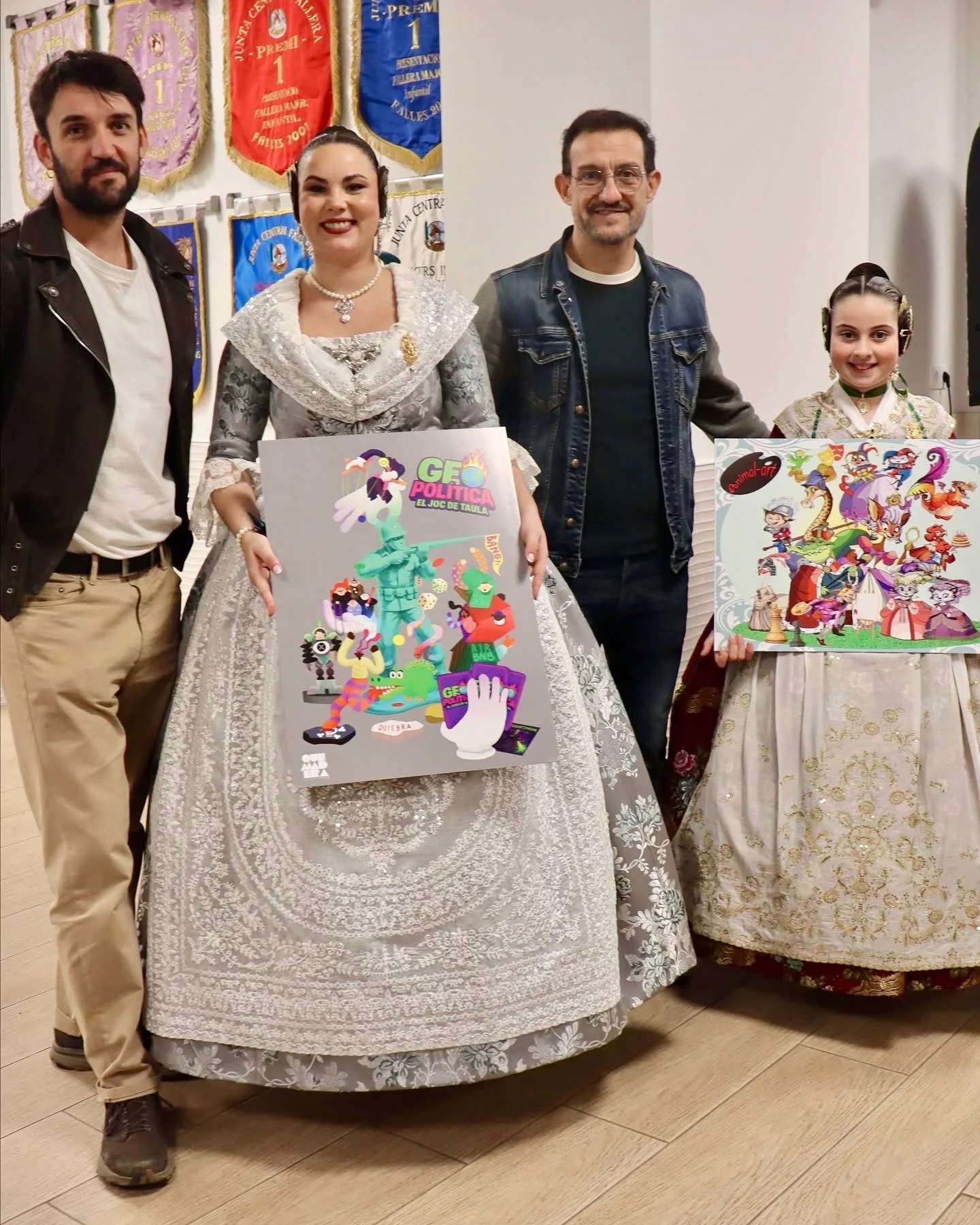 Bocetos Falla Malilla-Ingeniero: Quemadera y Salva Dolz presentas las Fallas 2026 5 Las Falleras Mayores junto a los artistas de sus Fallas