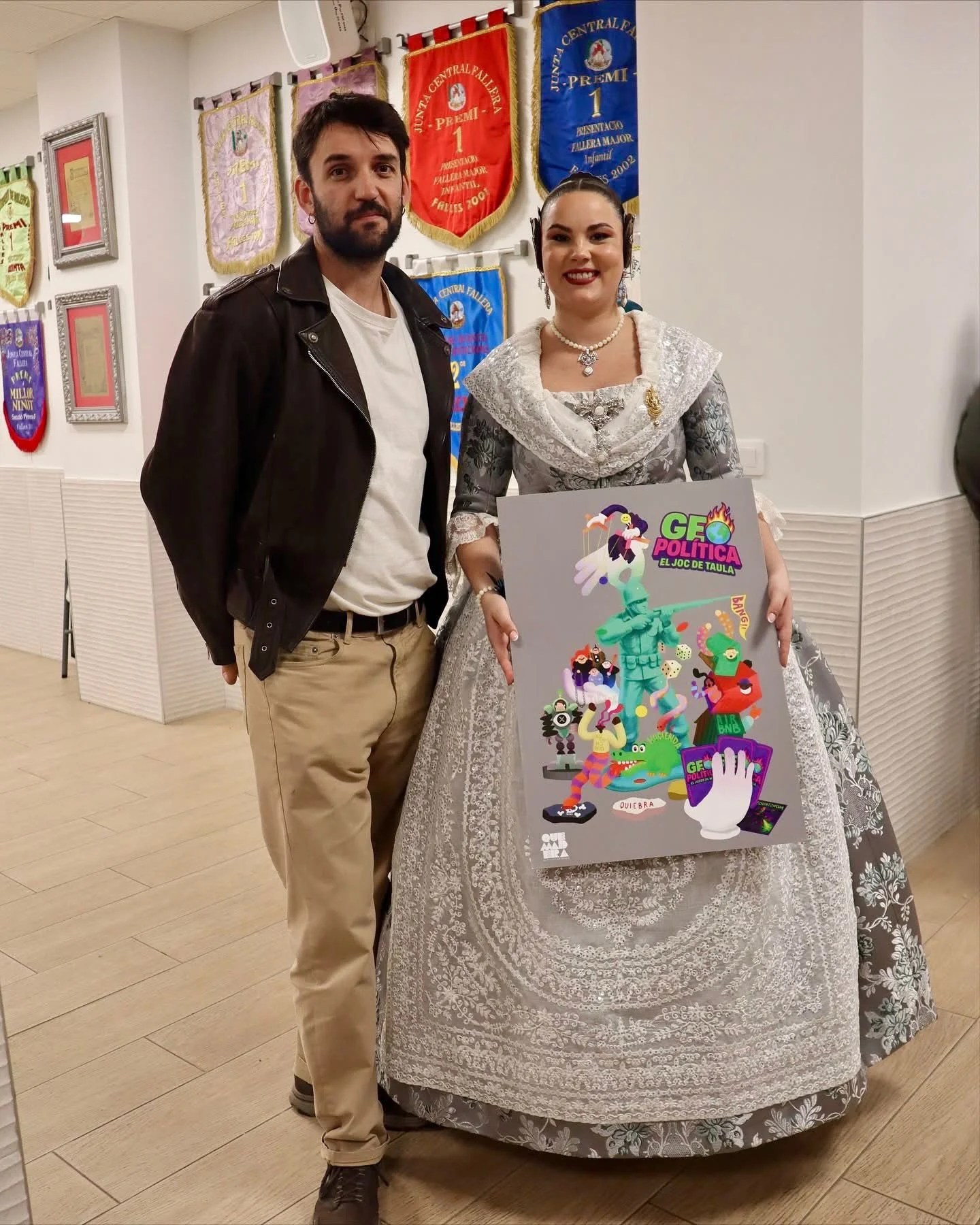 Bocetos Falla Malilla-Ingeniero: Quemadera y Salva Dolz presentas las Fallas 2026 2 La Fallera Mayor junto al artista de la Falla Grande